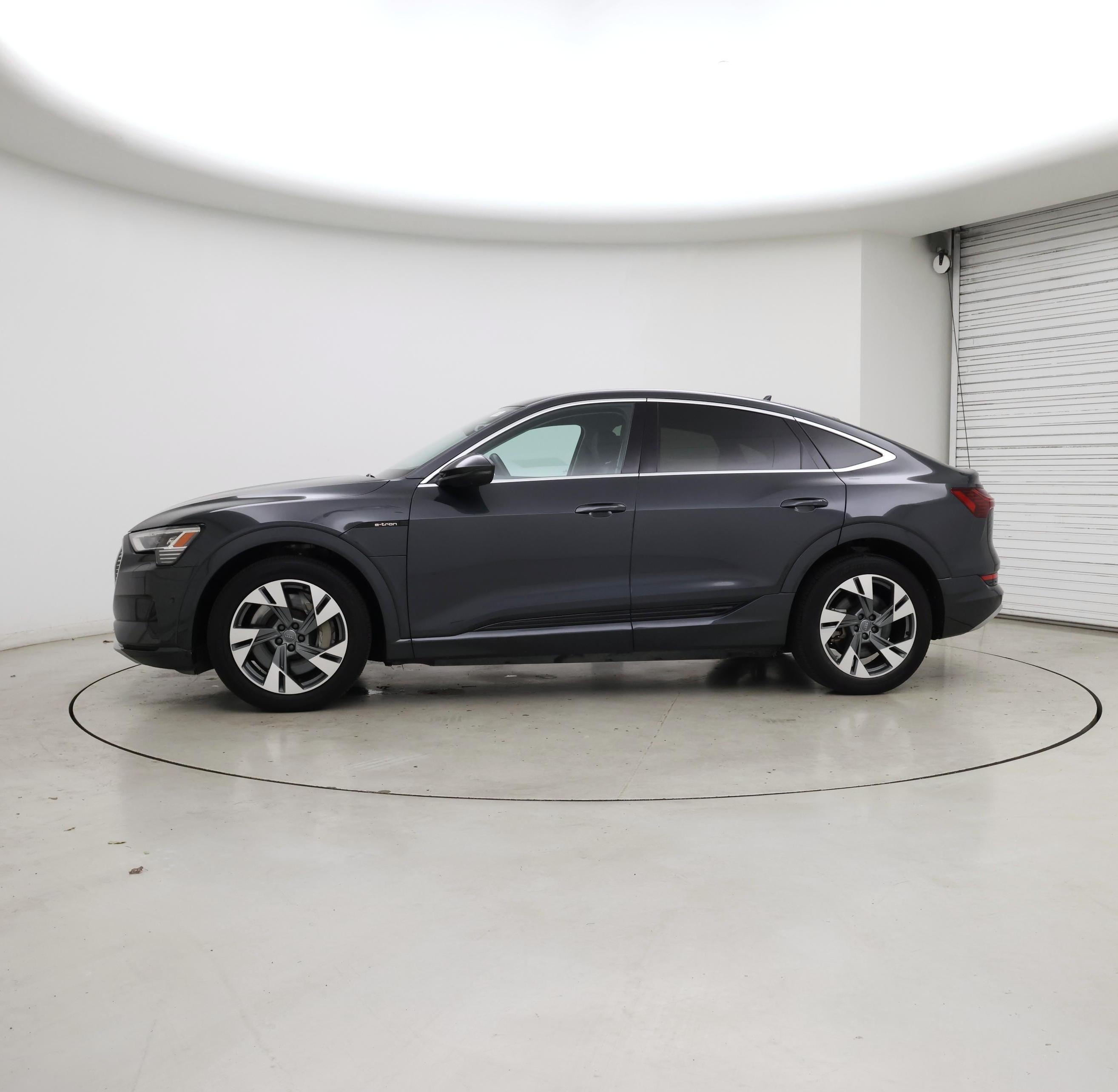 Thumbnail: 2020 Audi e-tron S - 3