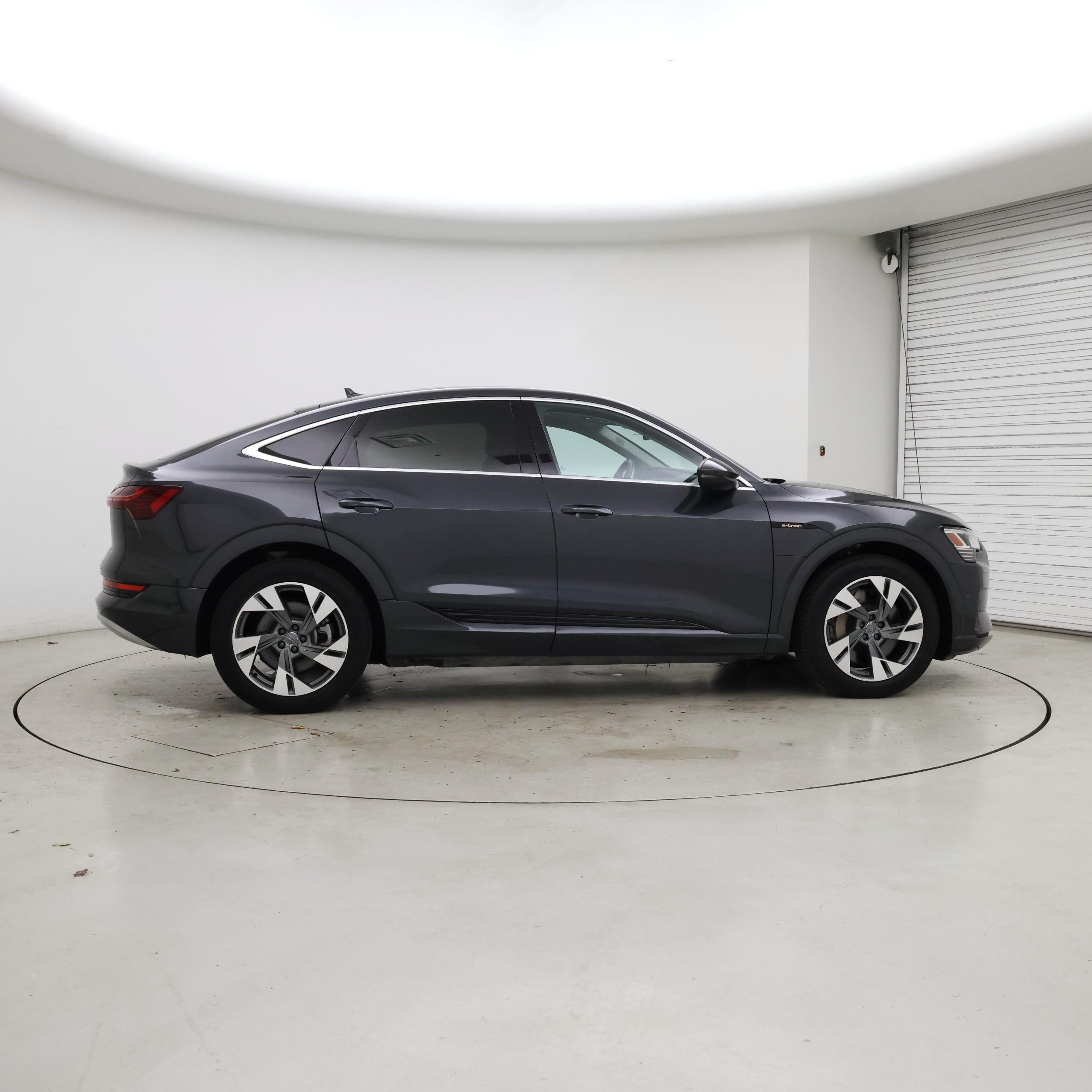 Thumbnail: 2020 Audi e-tron S - 7