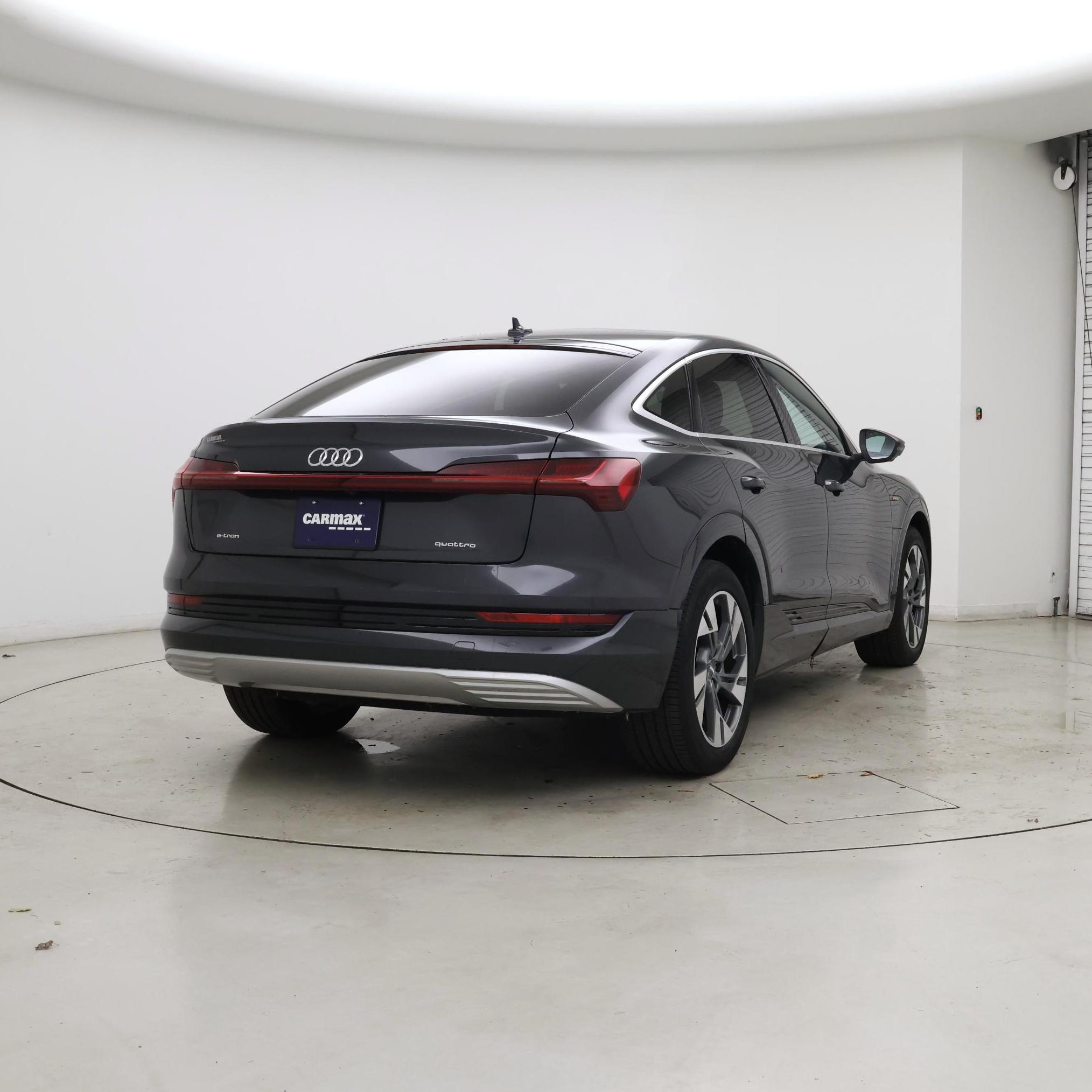 Thumbnail: 2020 Audi e-tron S - 8