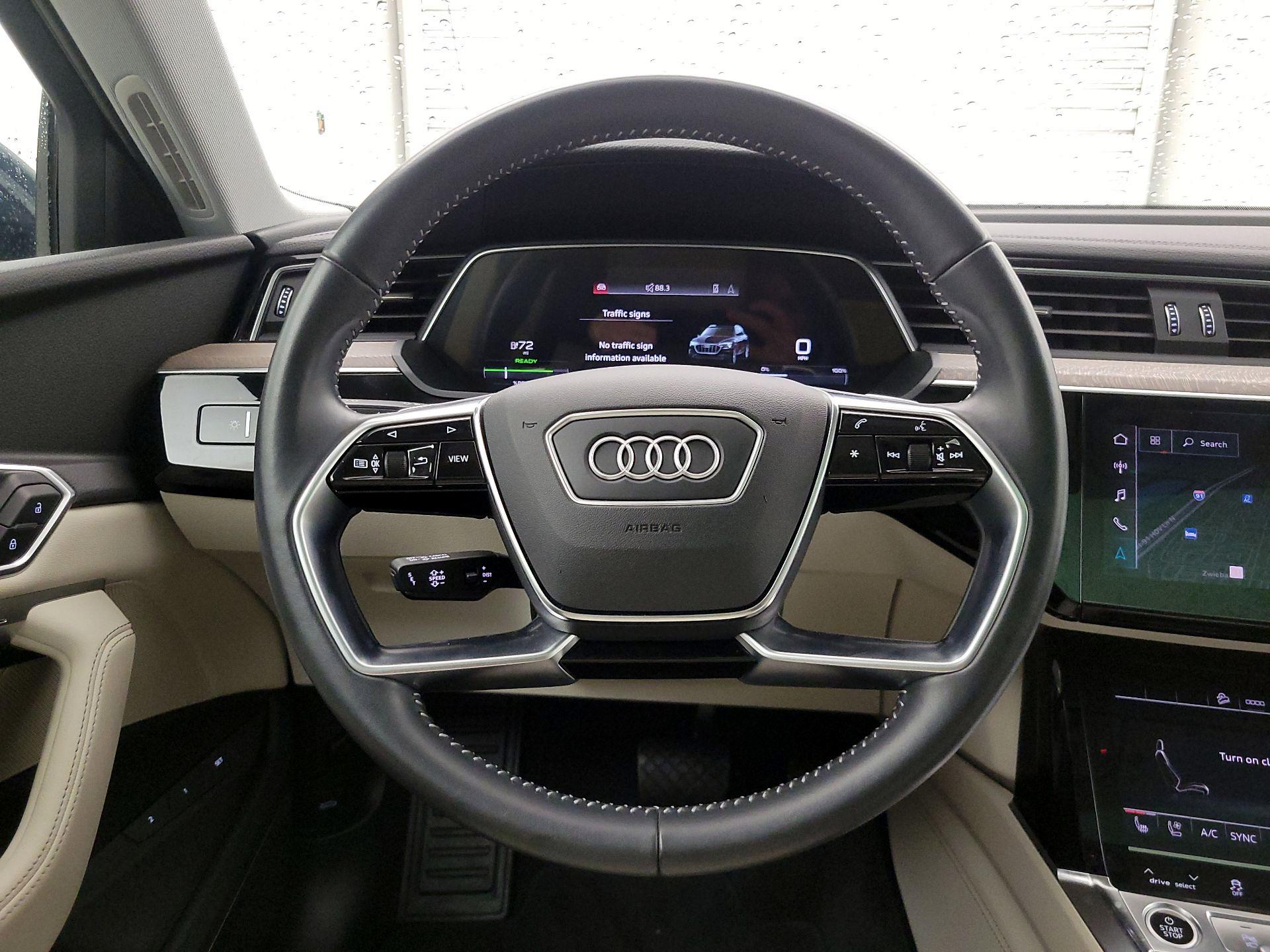 Thumbnail: 2021 Audi e-tron S - 10