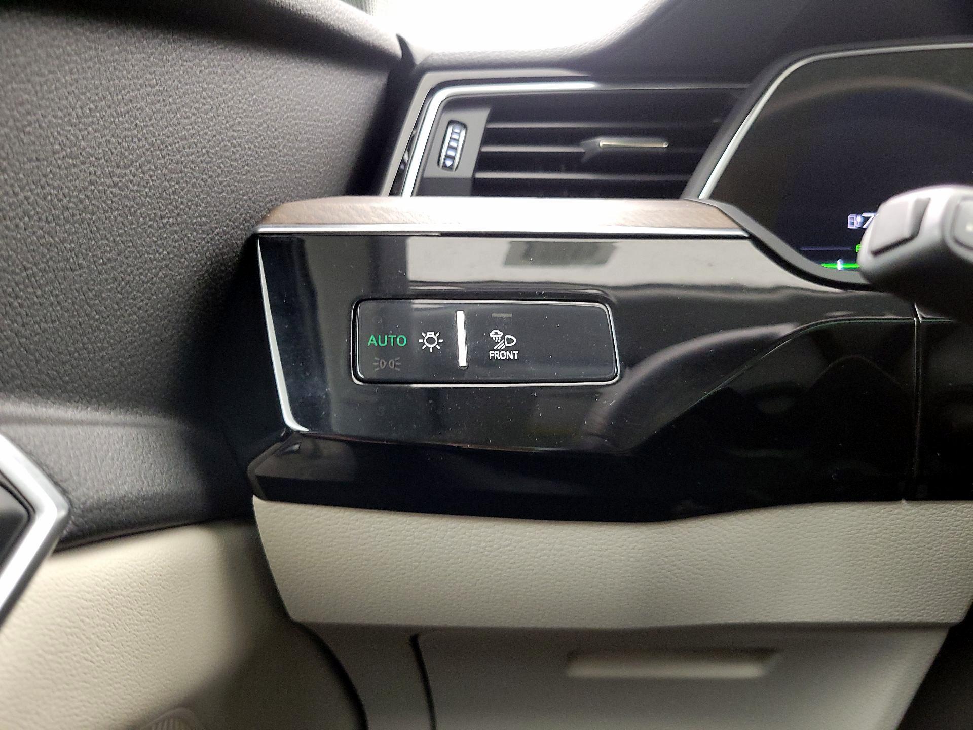 Thumbnail: 2021 Audi e-tron S - 13