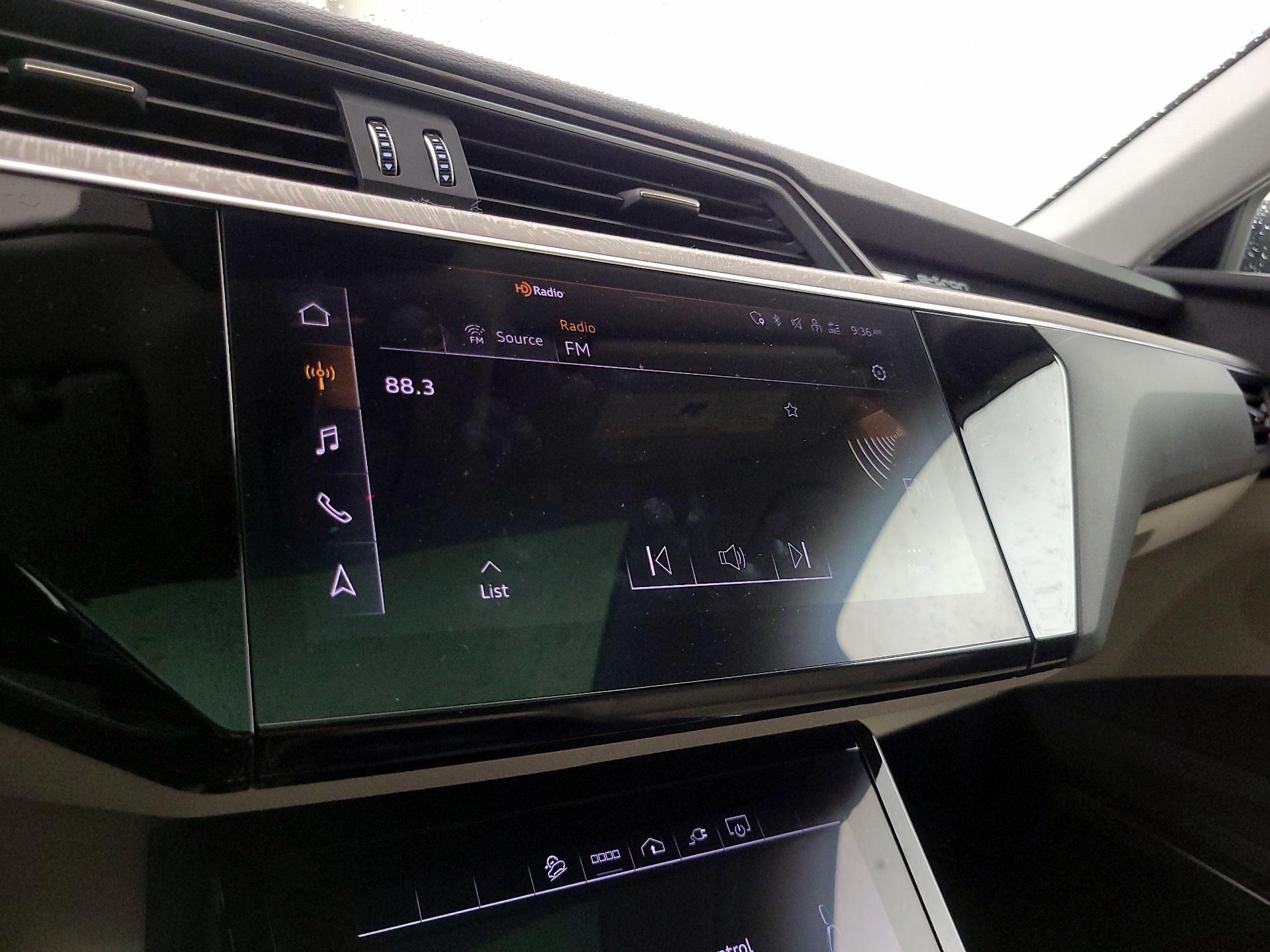 Thumbnail: 2021 Audi e-tron S - 16