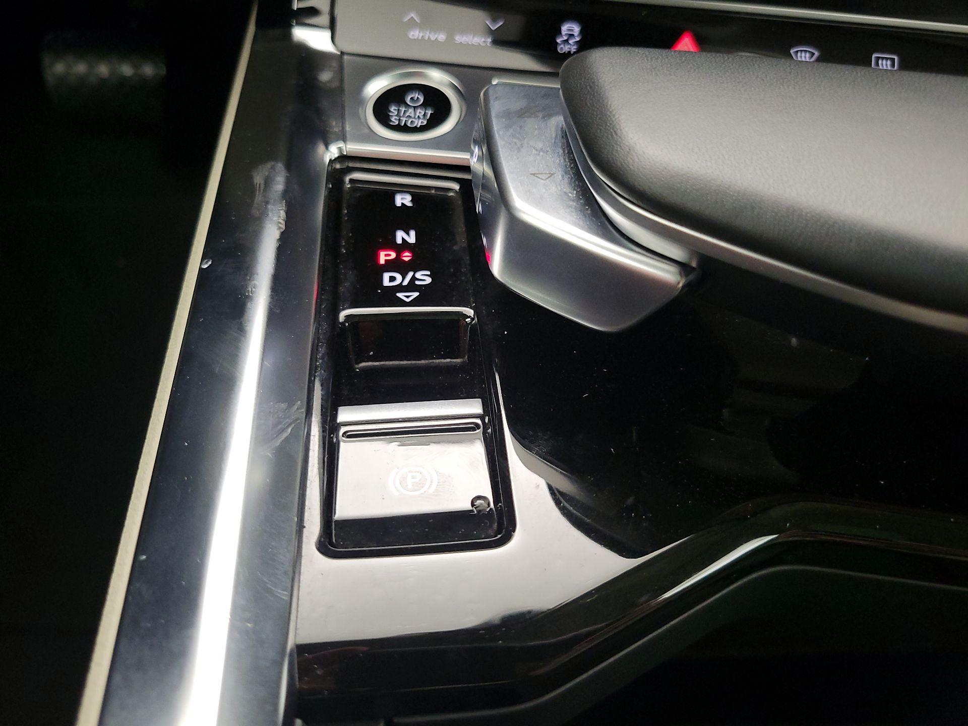 Thumbnail: 2021 Audi e-tron S - 18