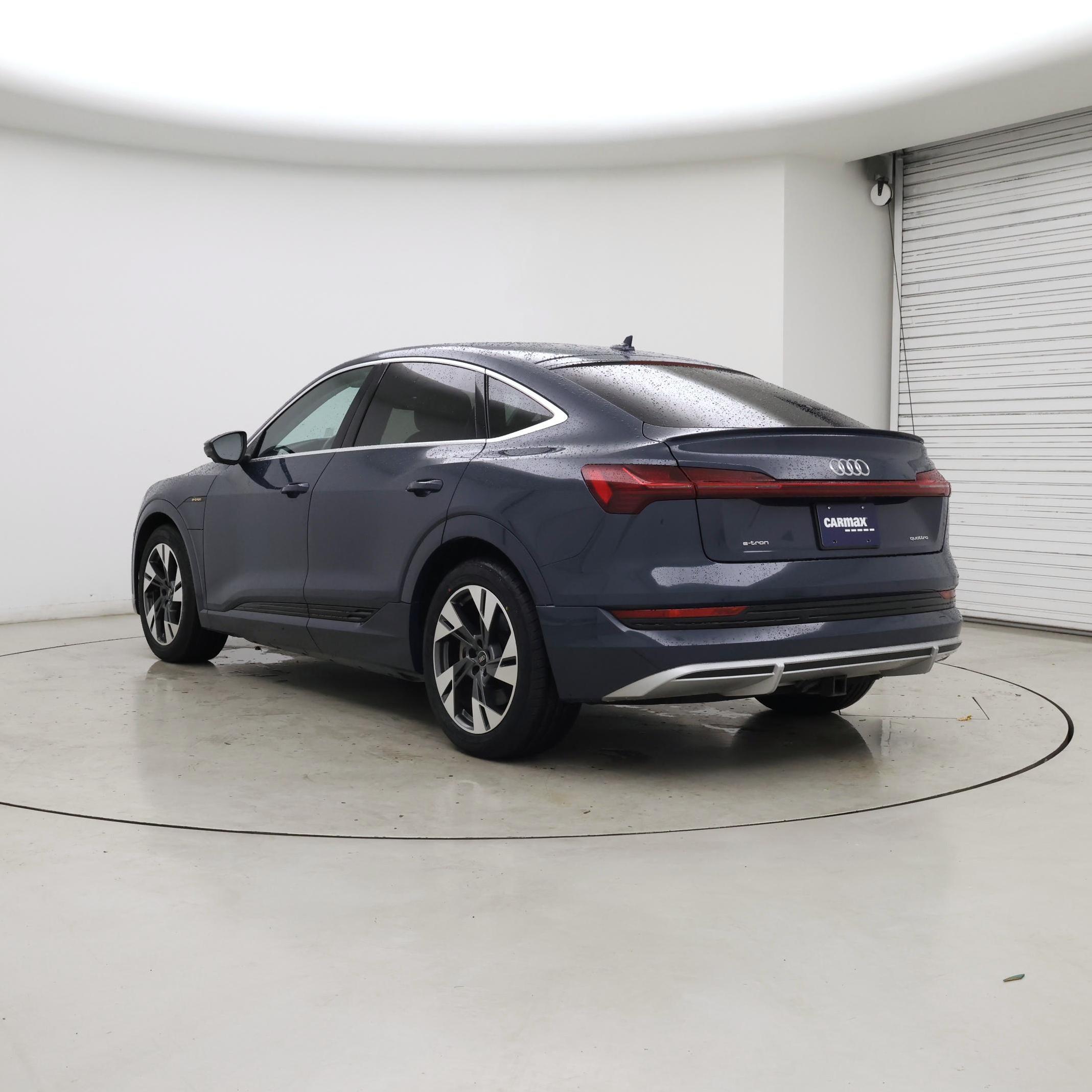 Thumbnail: 2021 Audi e-tron S - 2