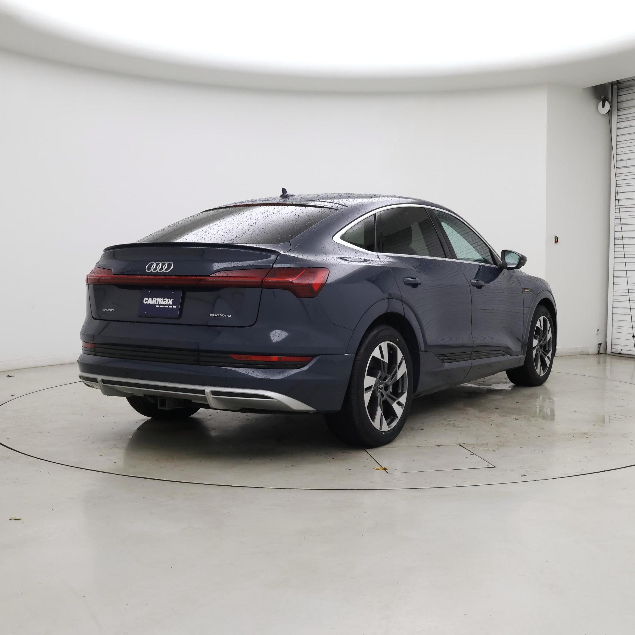 Thumbnail: 2021 Audi e-tron S - 8