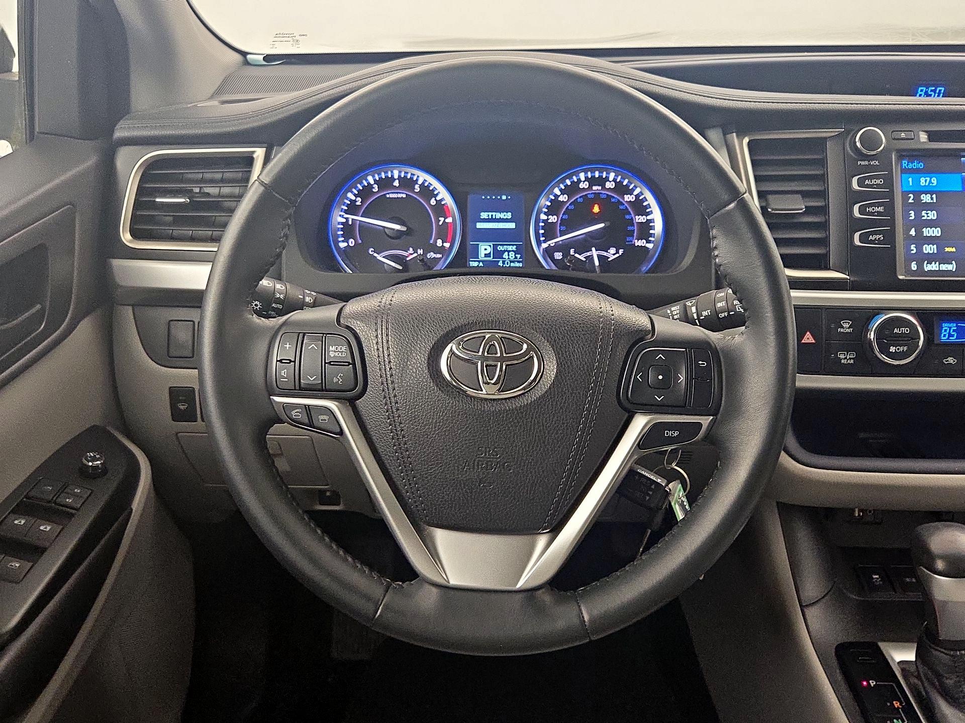 Thumbnail: 2016 Toyota Highlander - 10