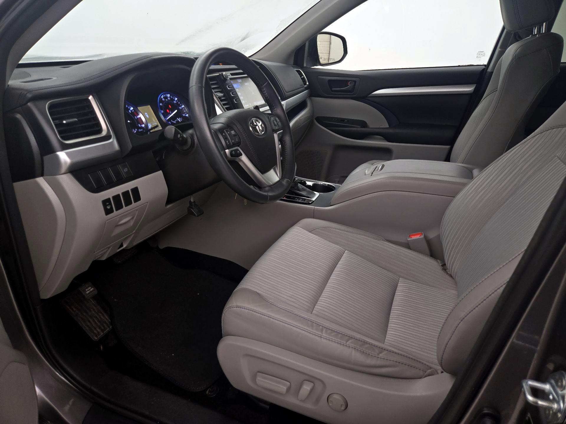 Thumbnail: 2016 Toyota Highlander - 11