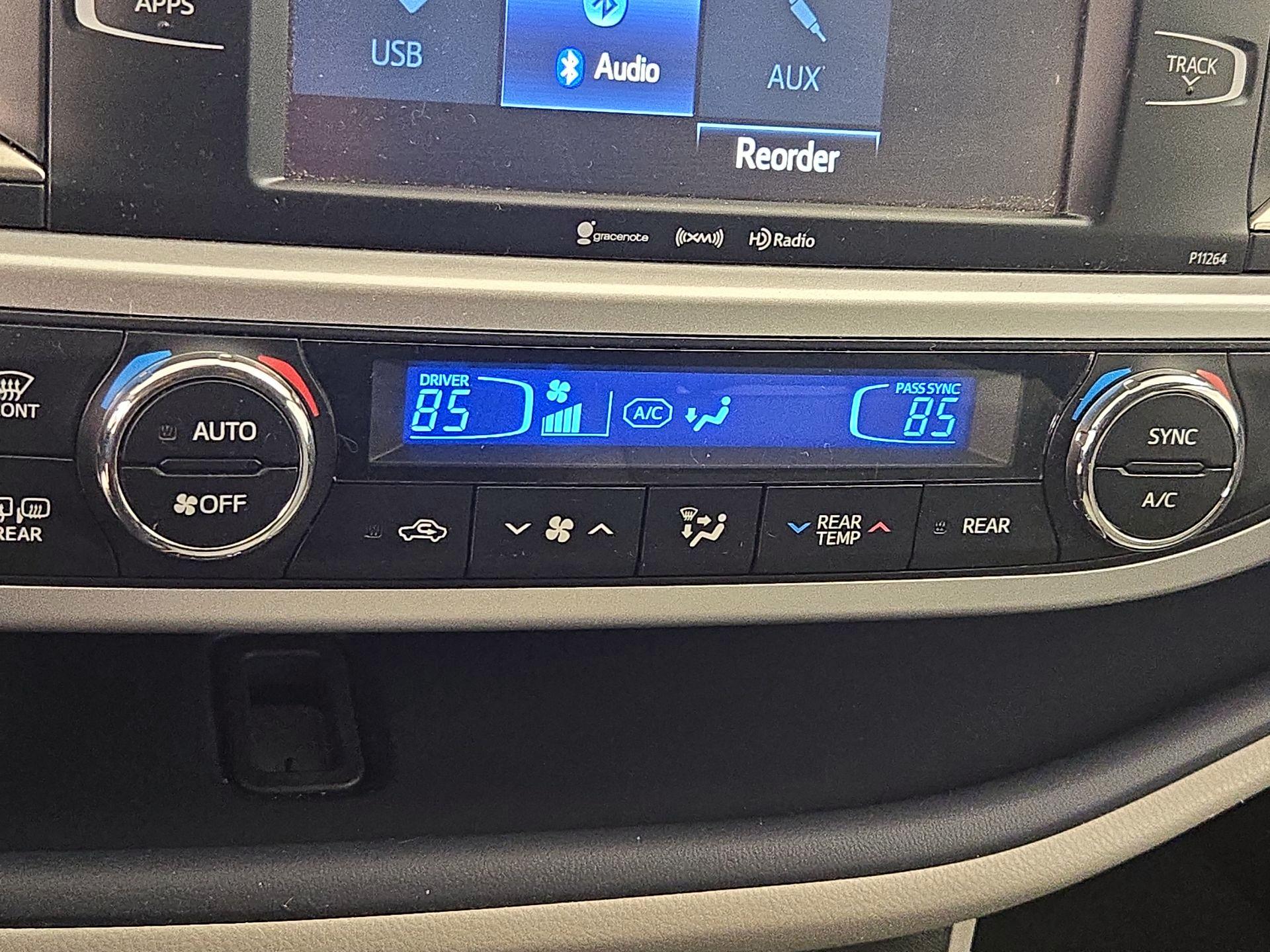 Thumbnail: 2016 Toyota Highlander - 16