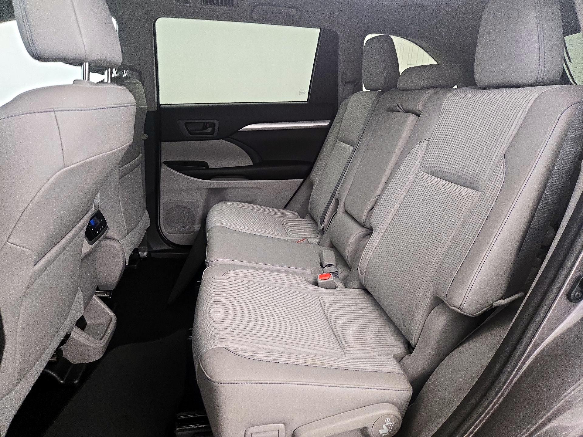 Thumbnail: 2016 Toyota Highlander - 19