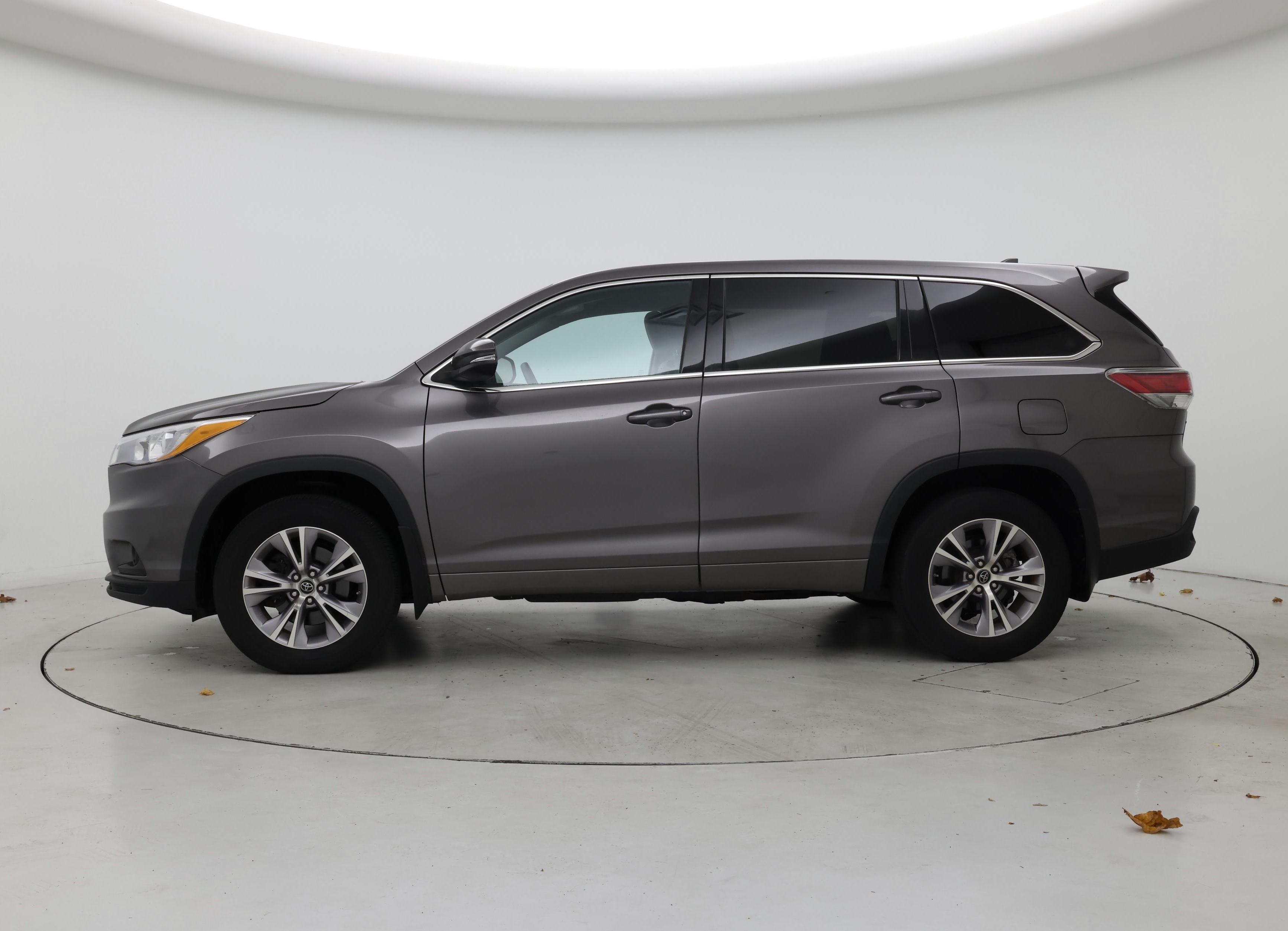 Thumbnail: 2016 Toyota Highlander - 3