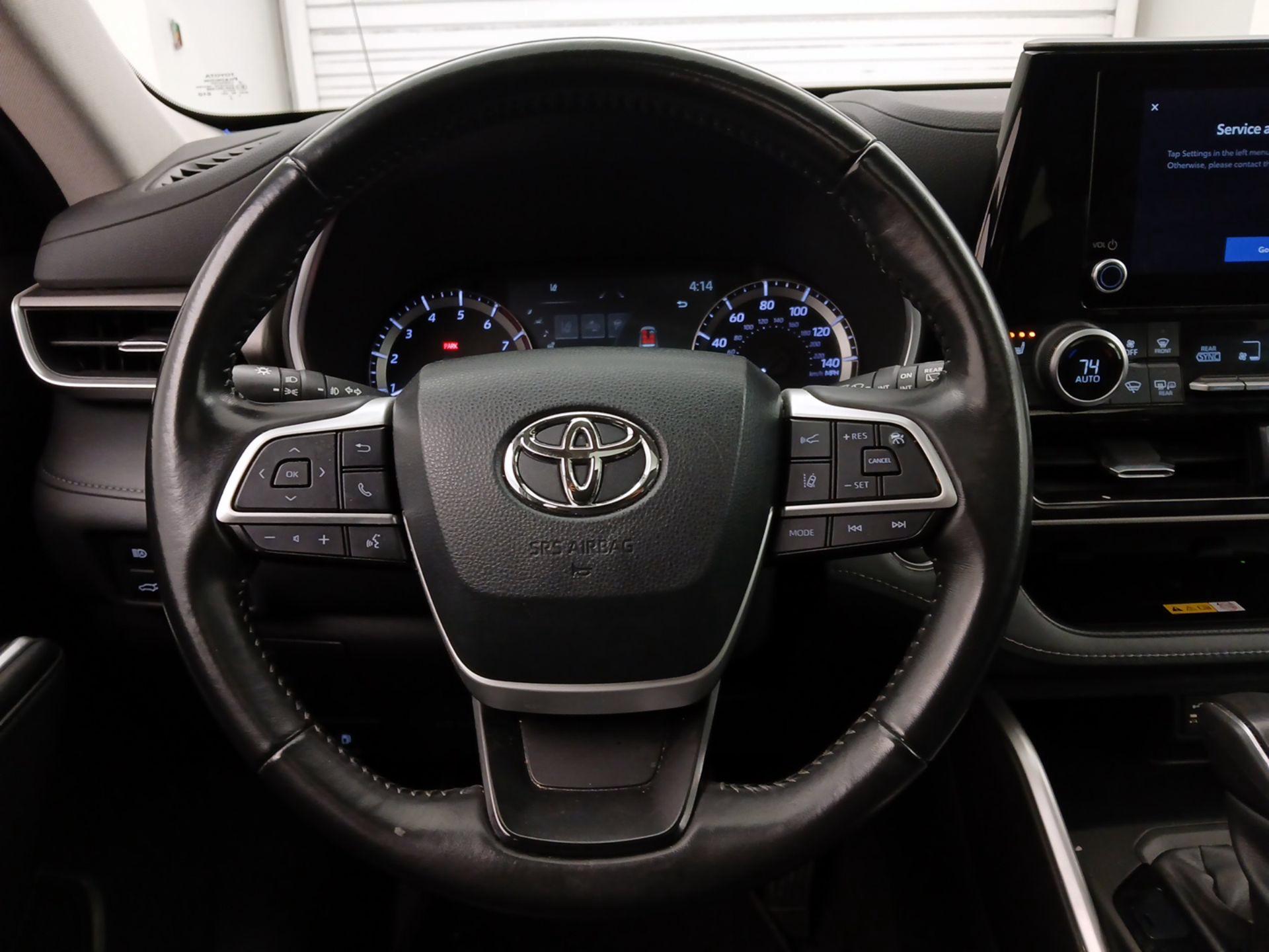 Thumbnail: 2023 Toyota Highlander - 10