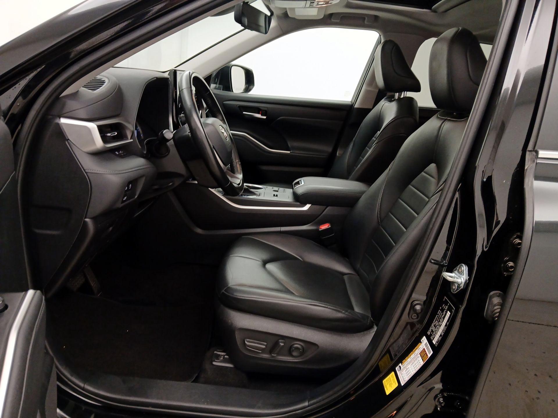 Thumbnail: 2023 Toyota Highlander - 11