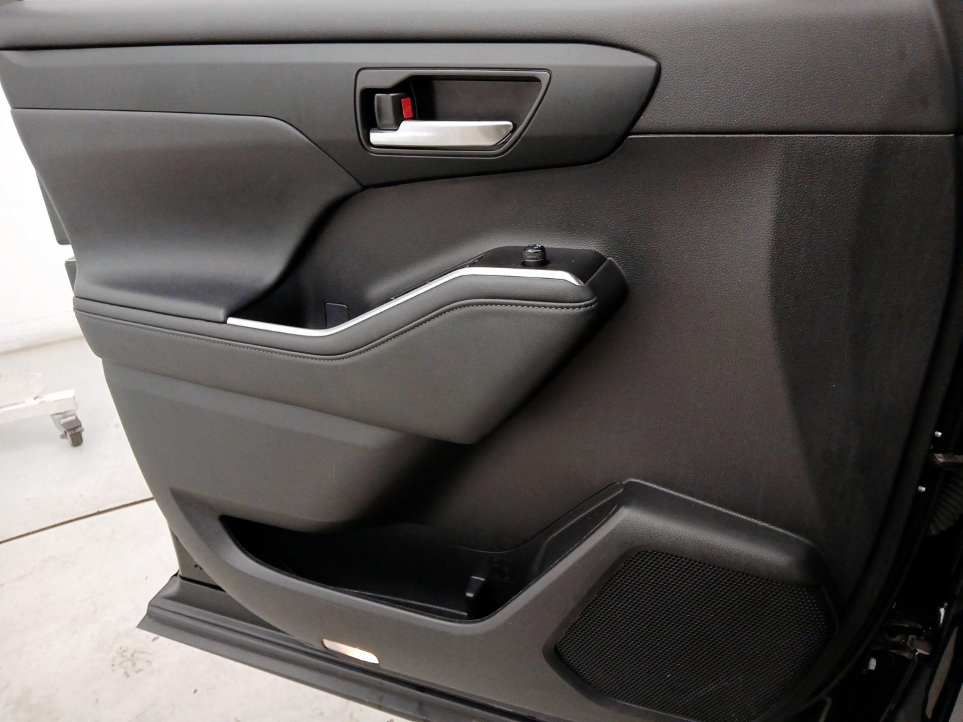 Thumbnail: 2023 Toyota Highlander - 12