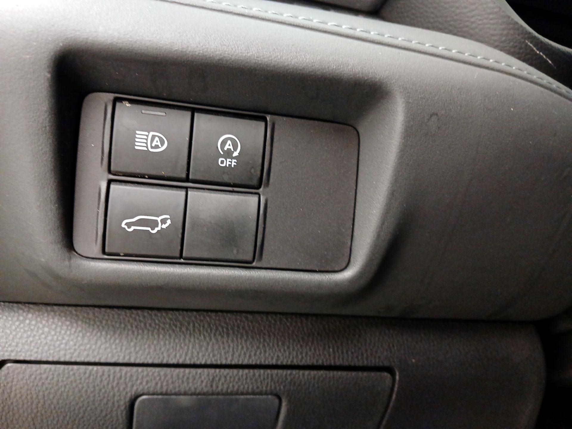 Thumbnail: 2023 Toyota Highlander - 13