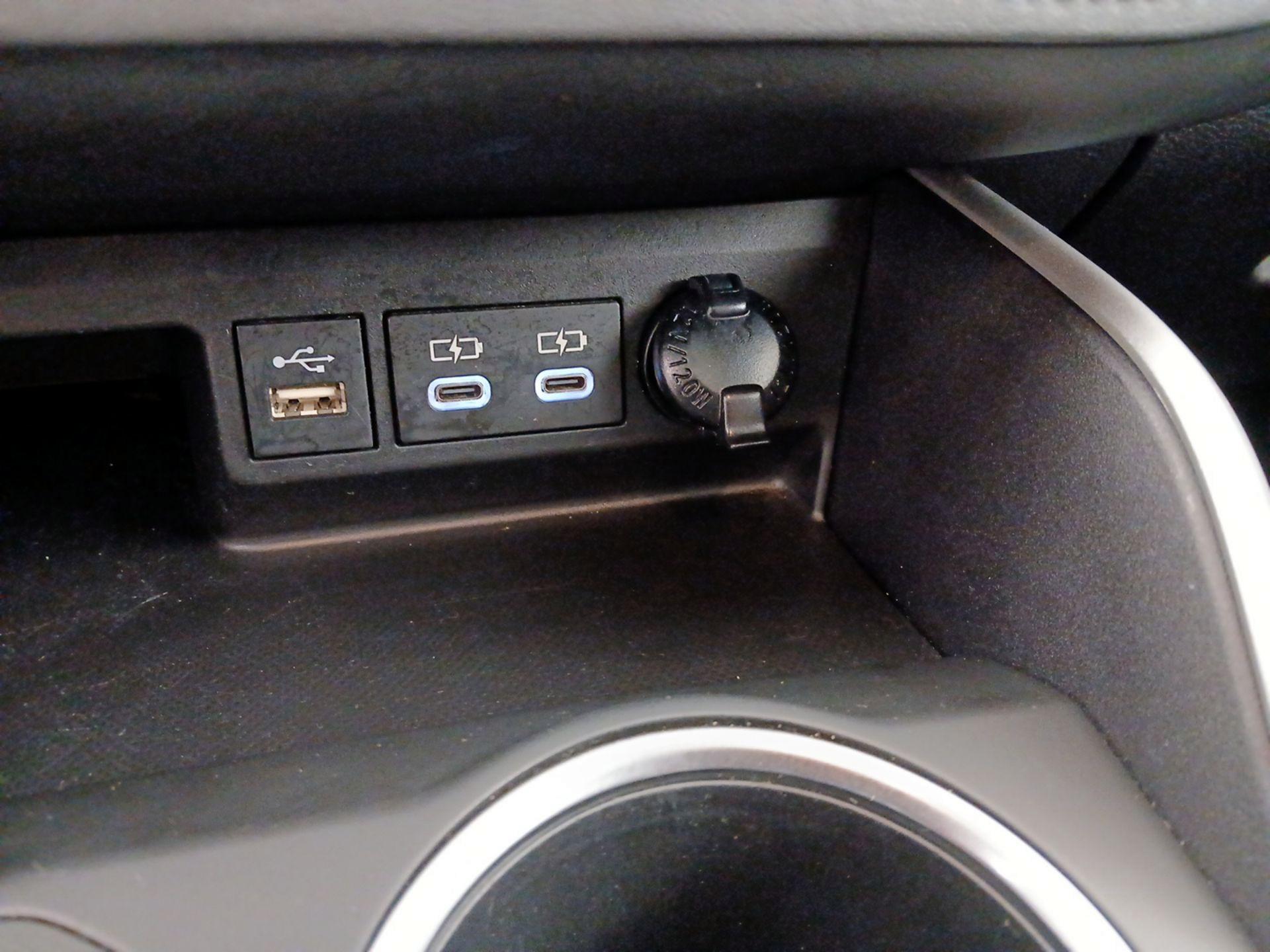 Thumbnail: 2023 Toyota Highlander - 18