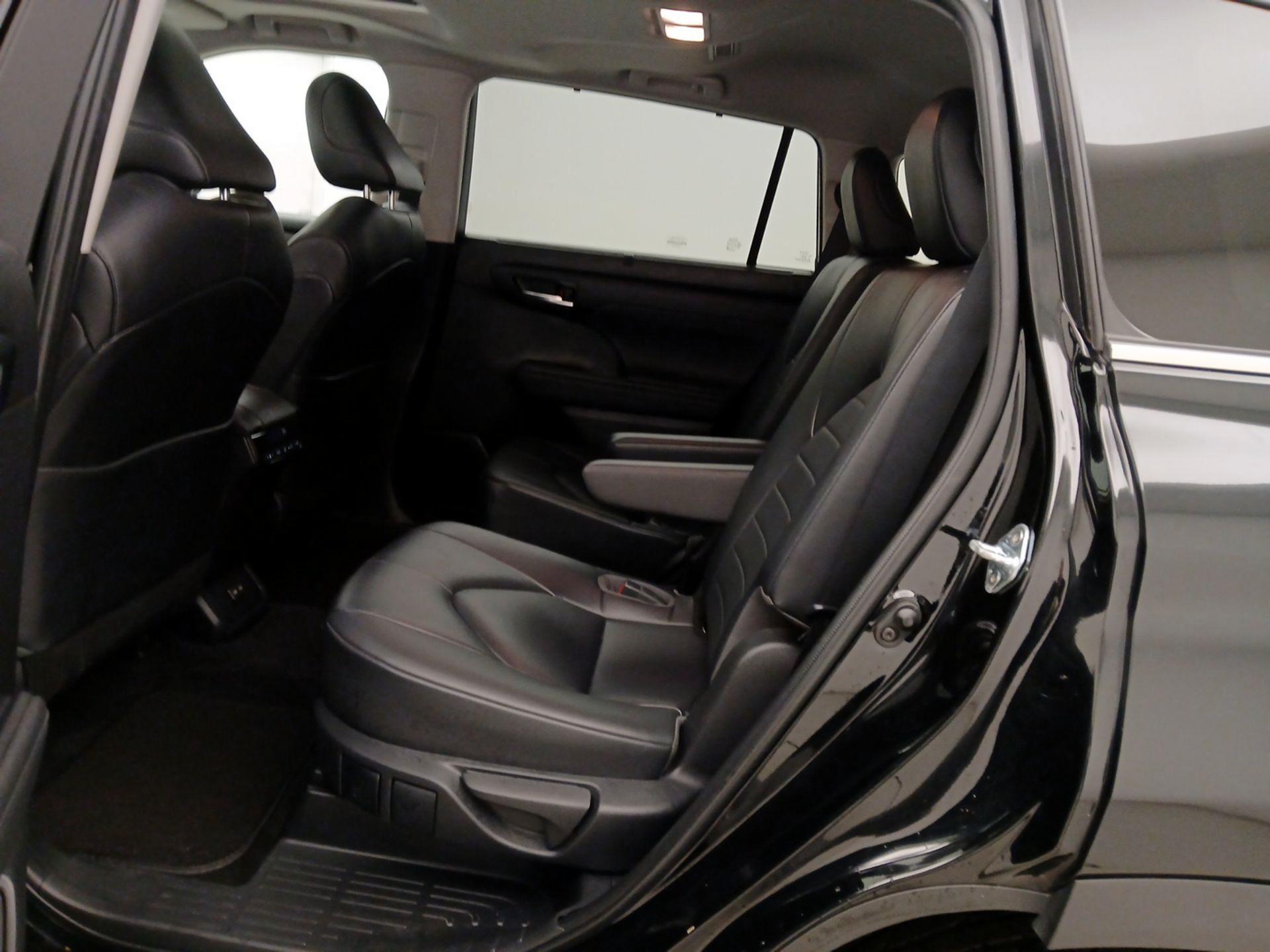 Thumbnail: 2023 Toyota Highlander - 20