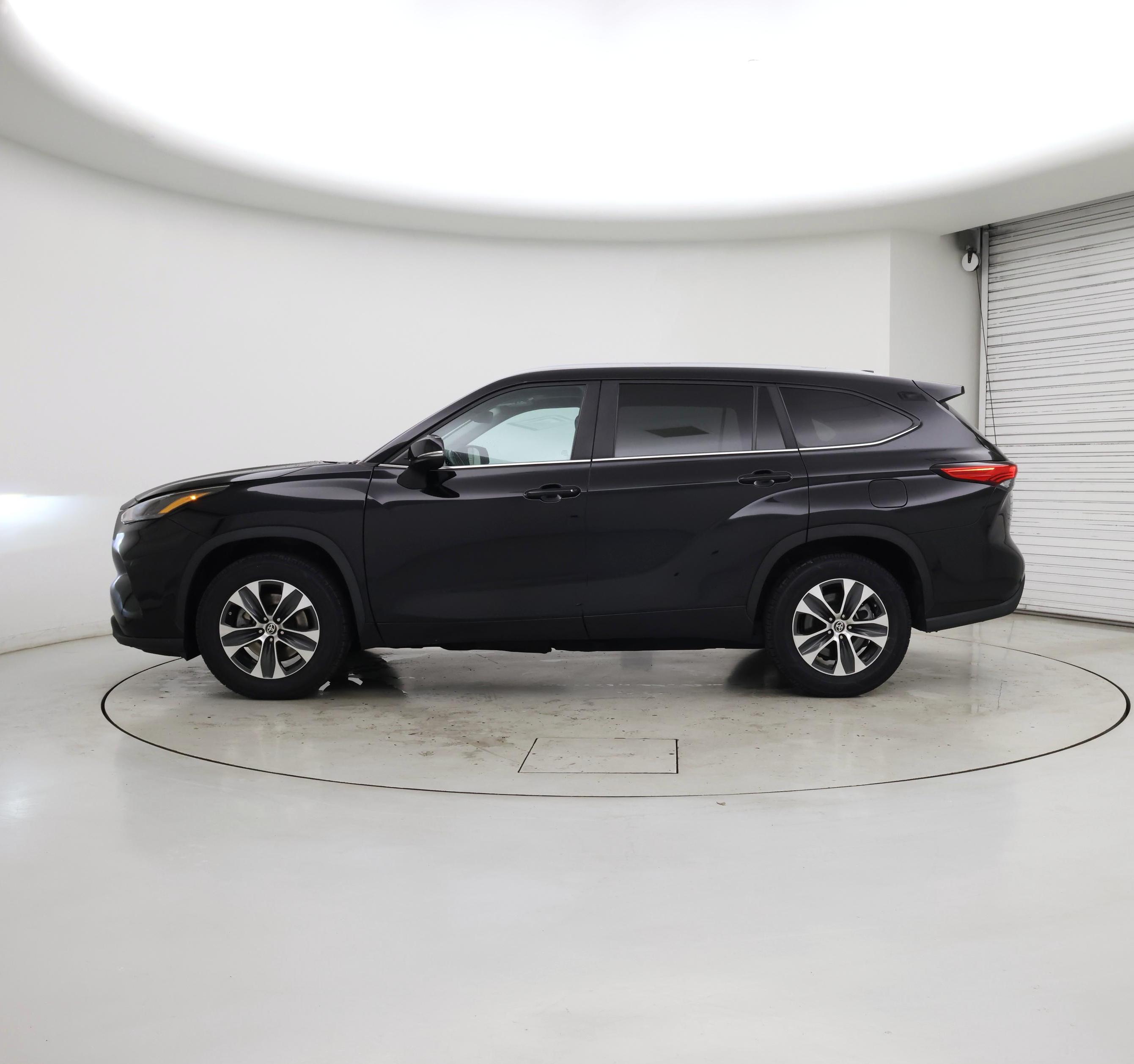 Thumbnail: 2023 Toyota Highlander - 3