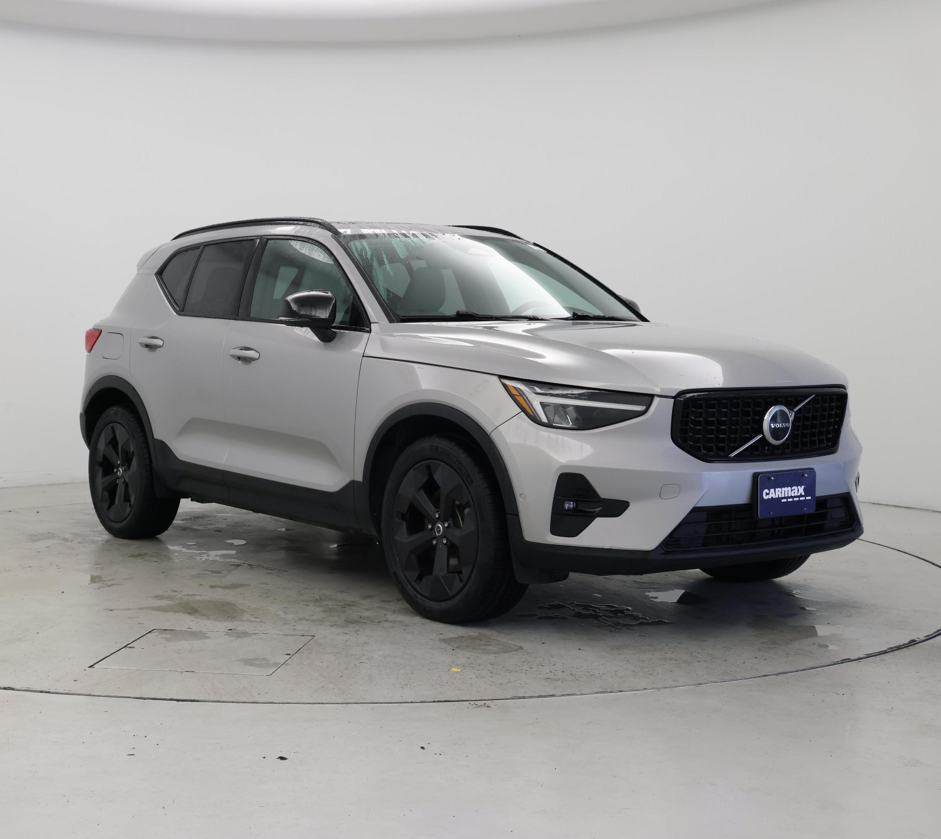 2023 Volvo XC40 B5 Plus Dark Theme AWD