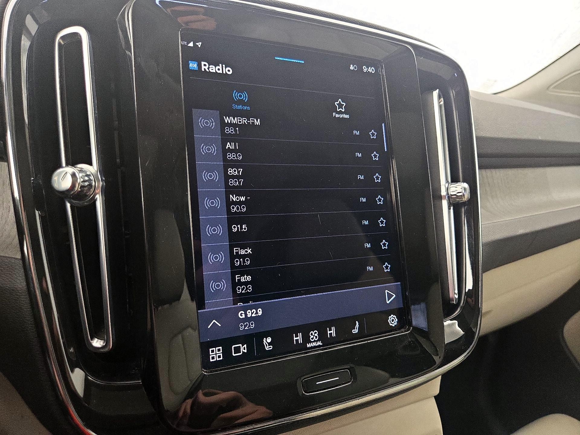 Thumbnail: 2023 Volvo XC40 - 16