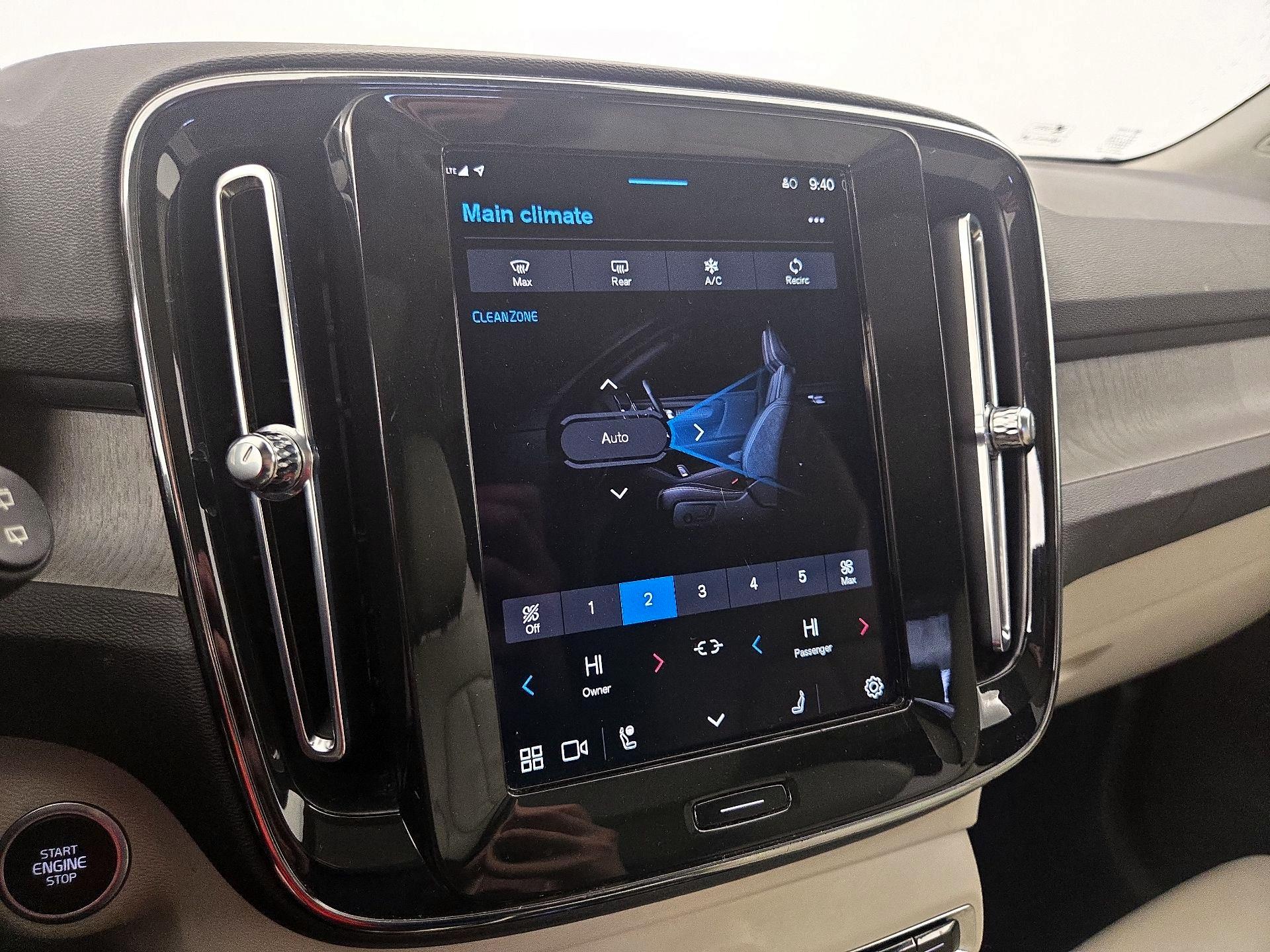 Thumbnail: 2023 Volvo XC40 - 17