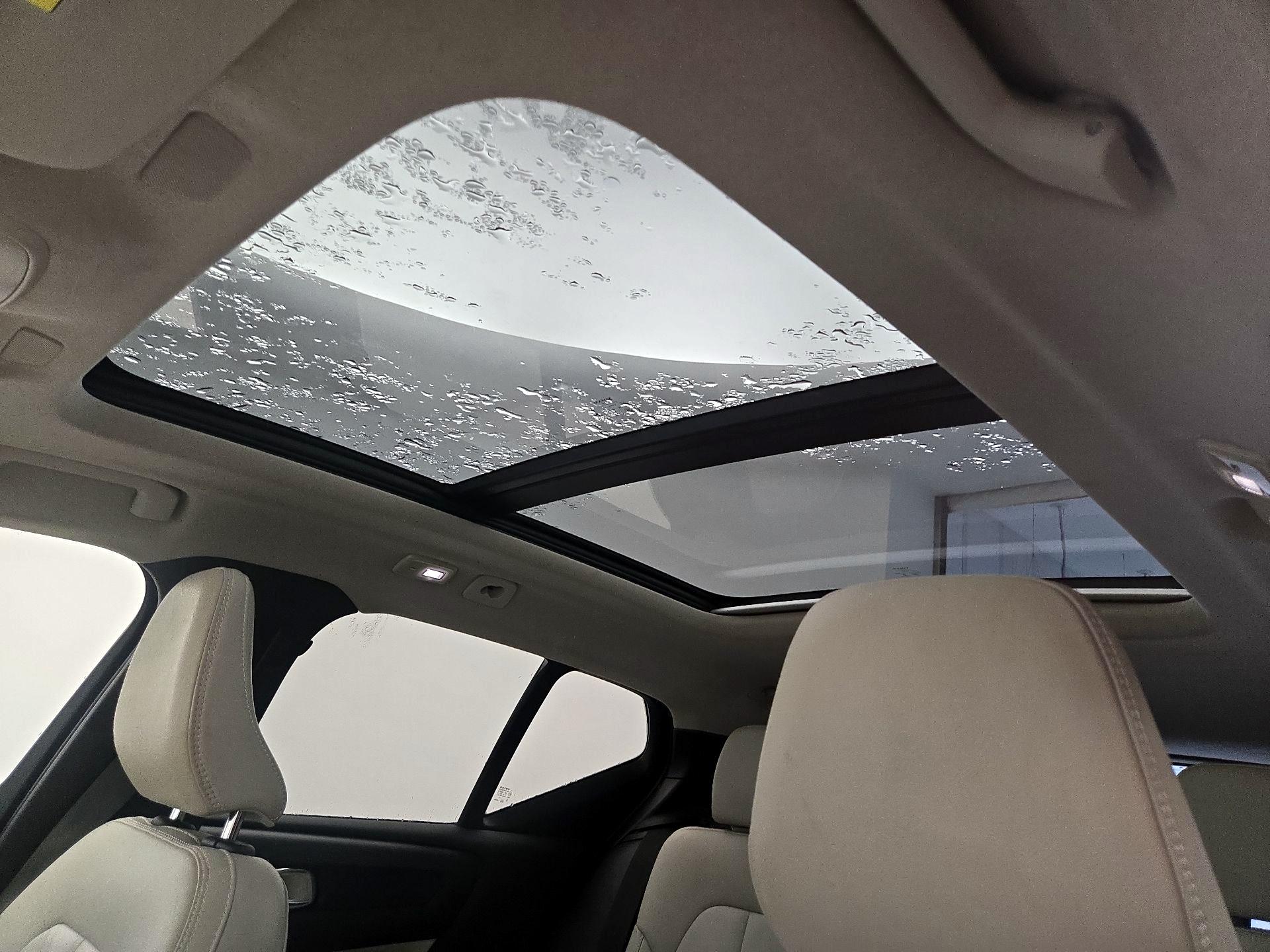 Thumbnail: 2023 Volvo XC40 - 20