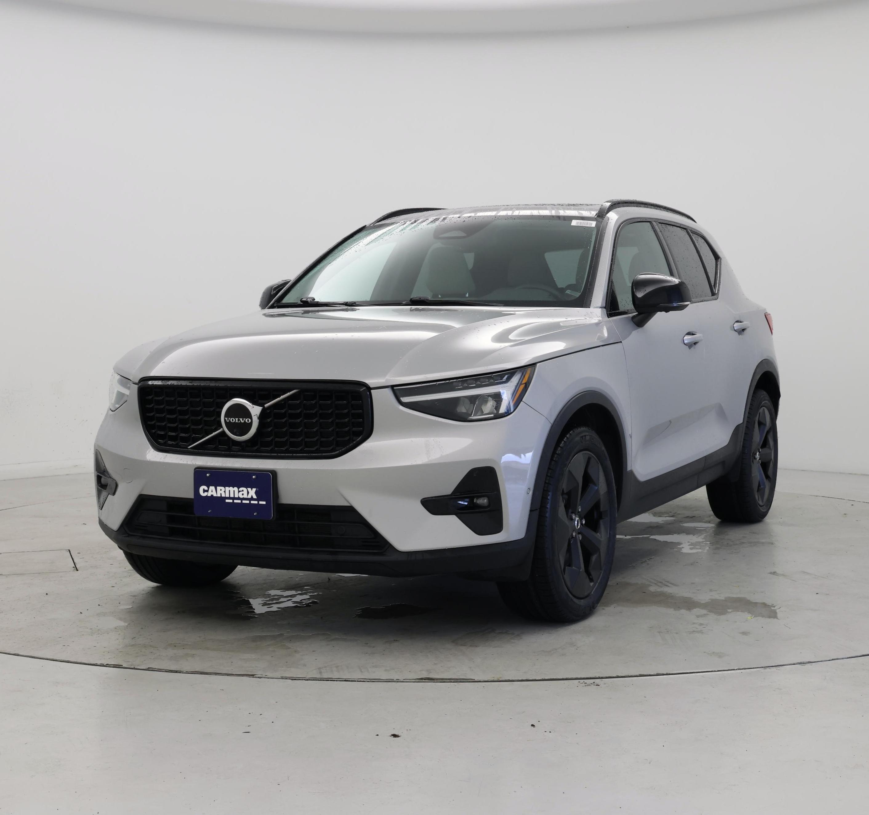 Thumbnail: 2023 Volvo XC40 - 4