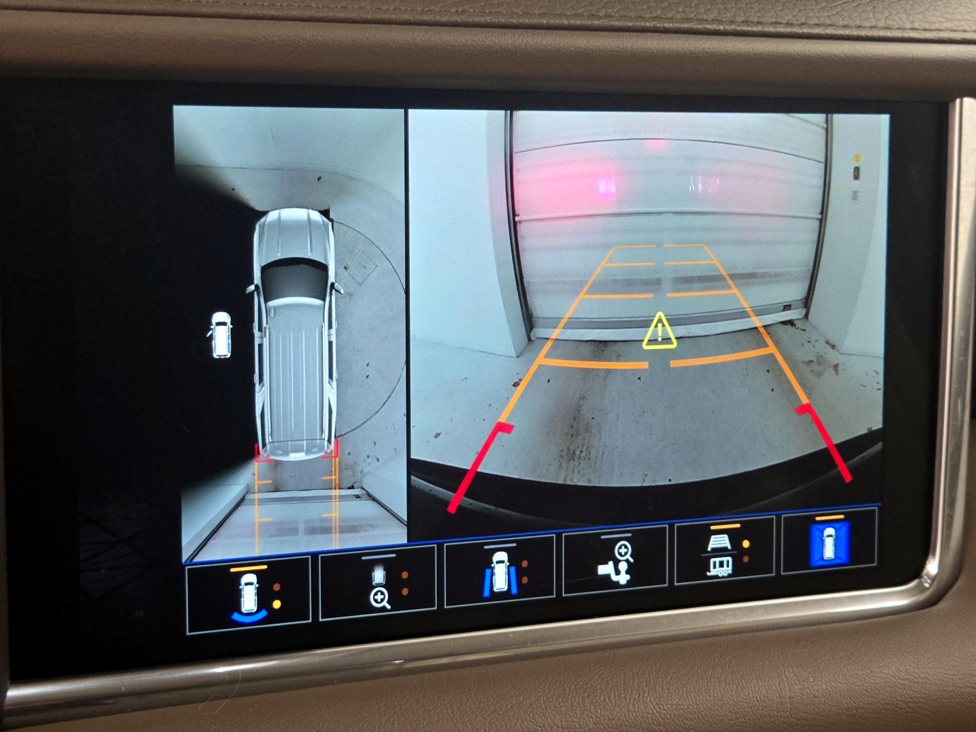 Thumbnail: 2023 GMC Yukon XL - 14