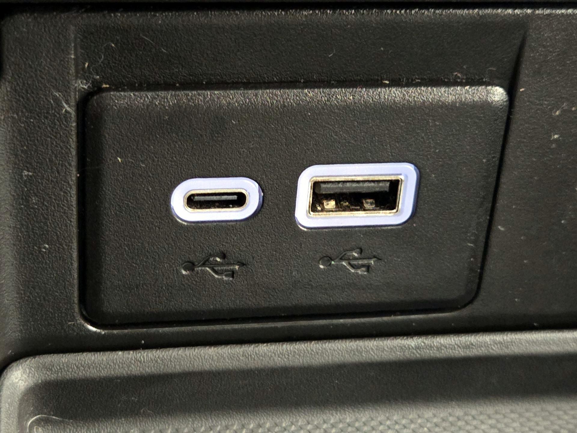 Thumbnail: 2023 GMC Yukon XL - 18