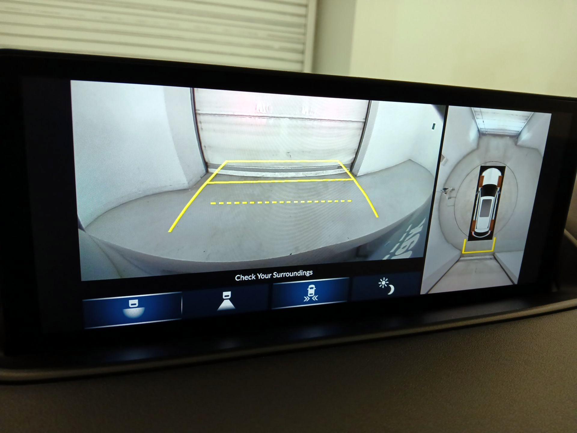 Thumbnail: 2023 Acura MDX - 14