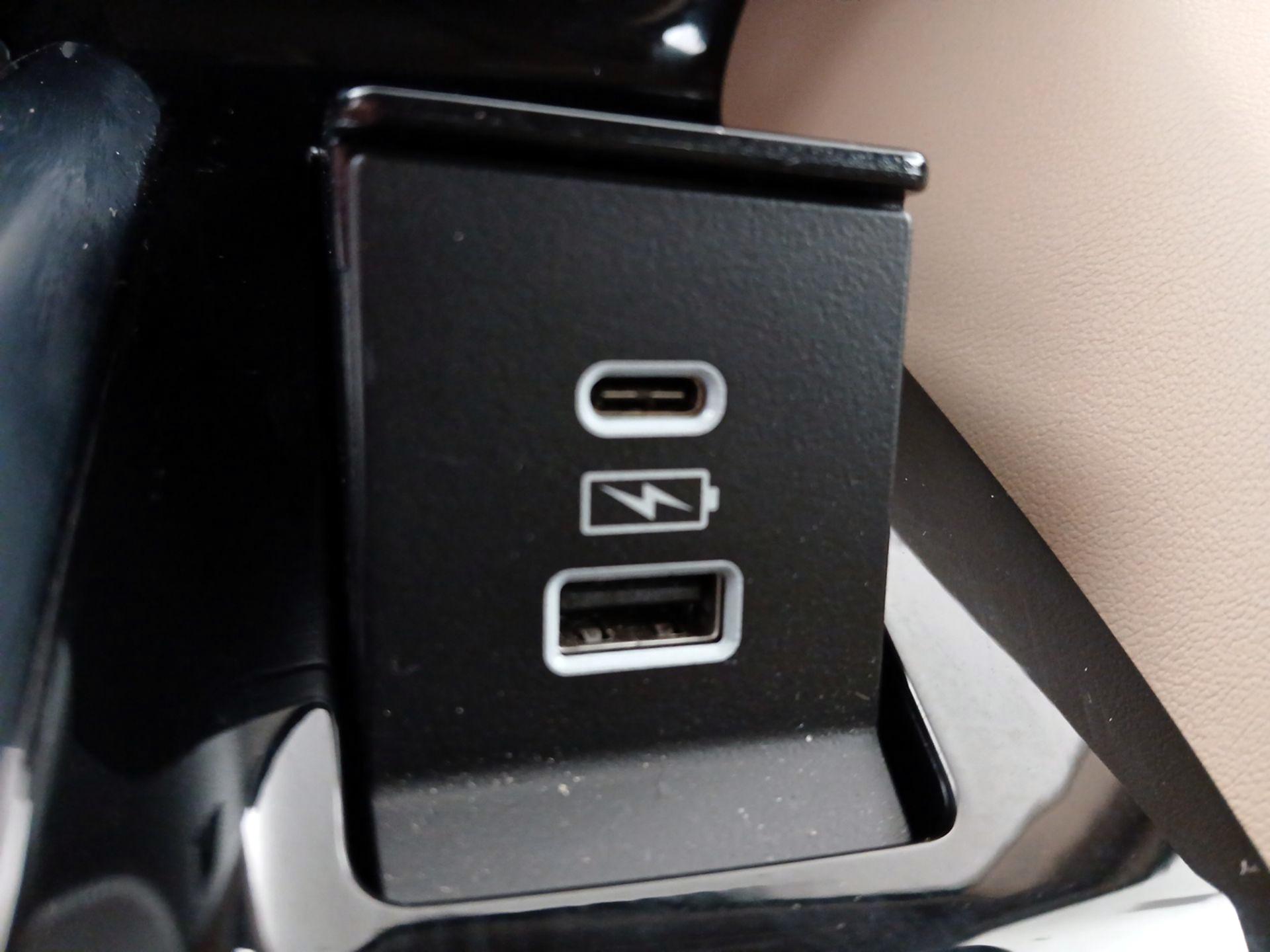 Thumbnail: 2023 Acura MDX - 18