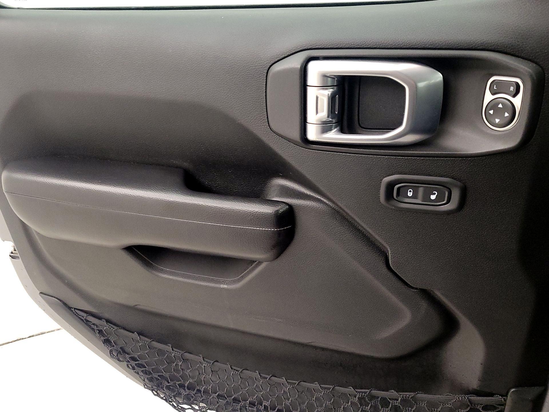 Thumbnail: 2019 Jeep Wrangler - 12