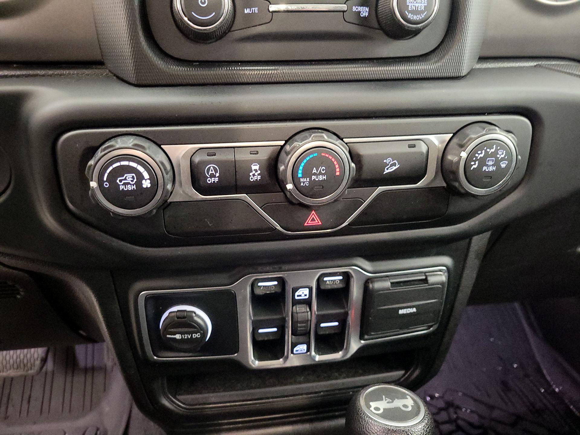 Thumbnail: 2019 Jeep Wrangler - 16