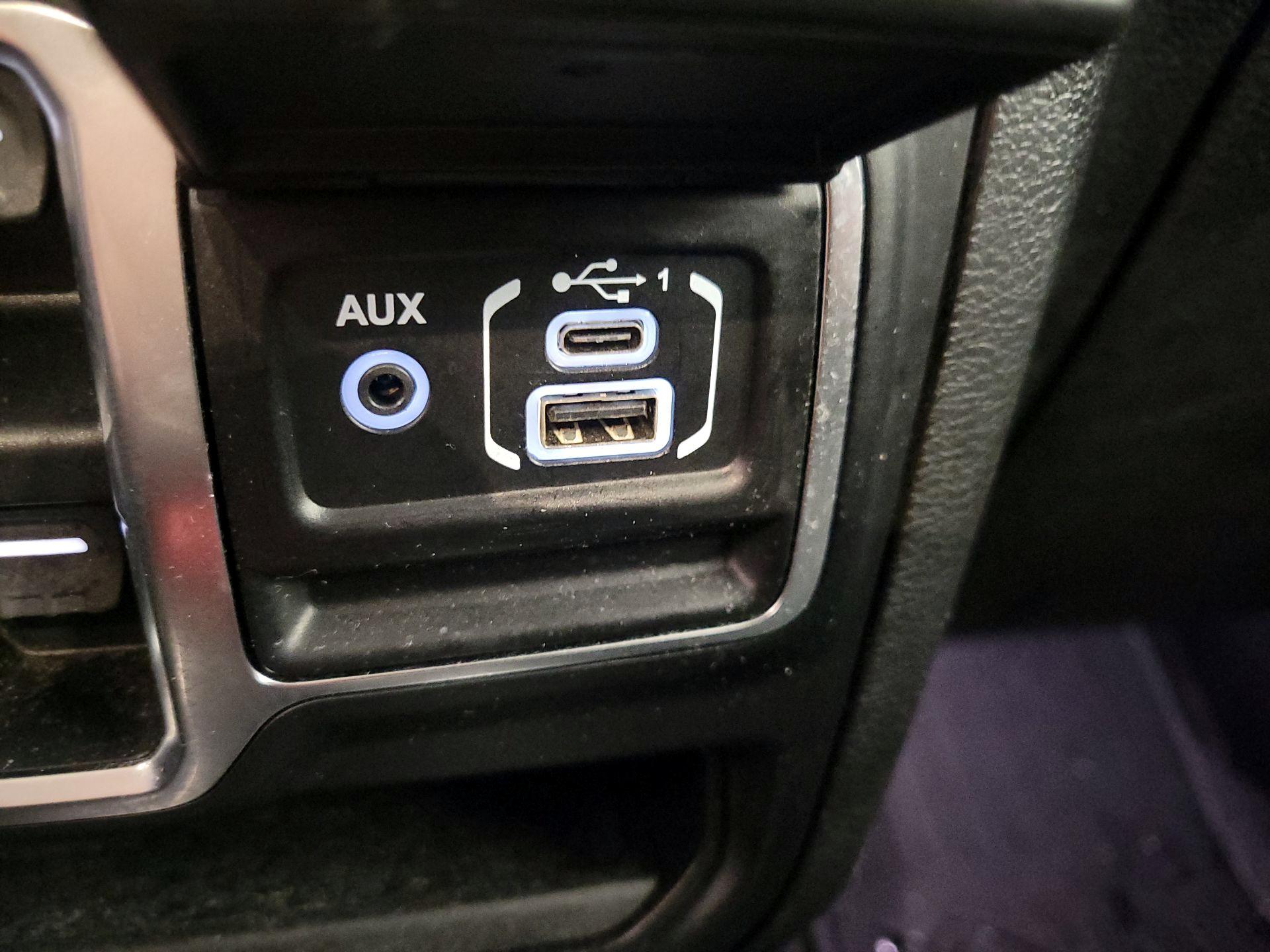 Thumbnail: 2019 Jeep Wrangler - 18