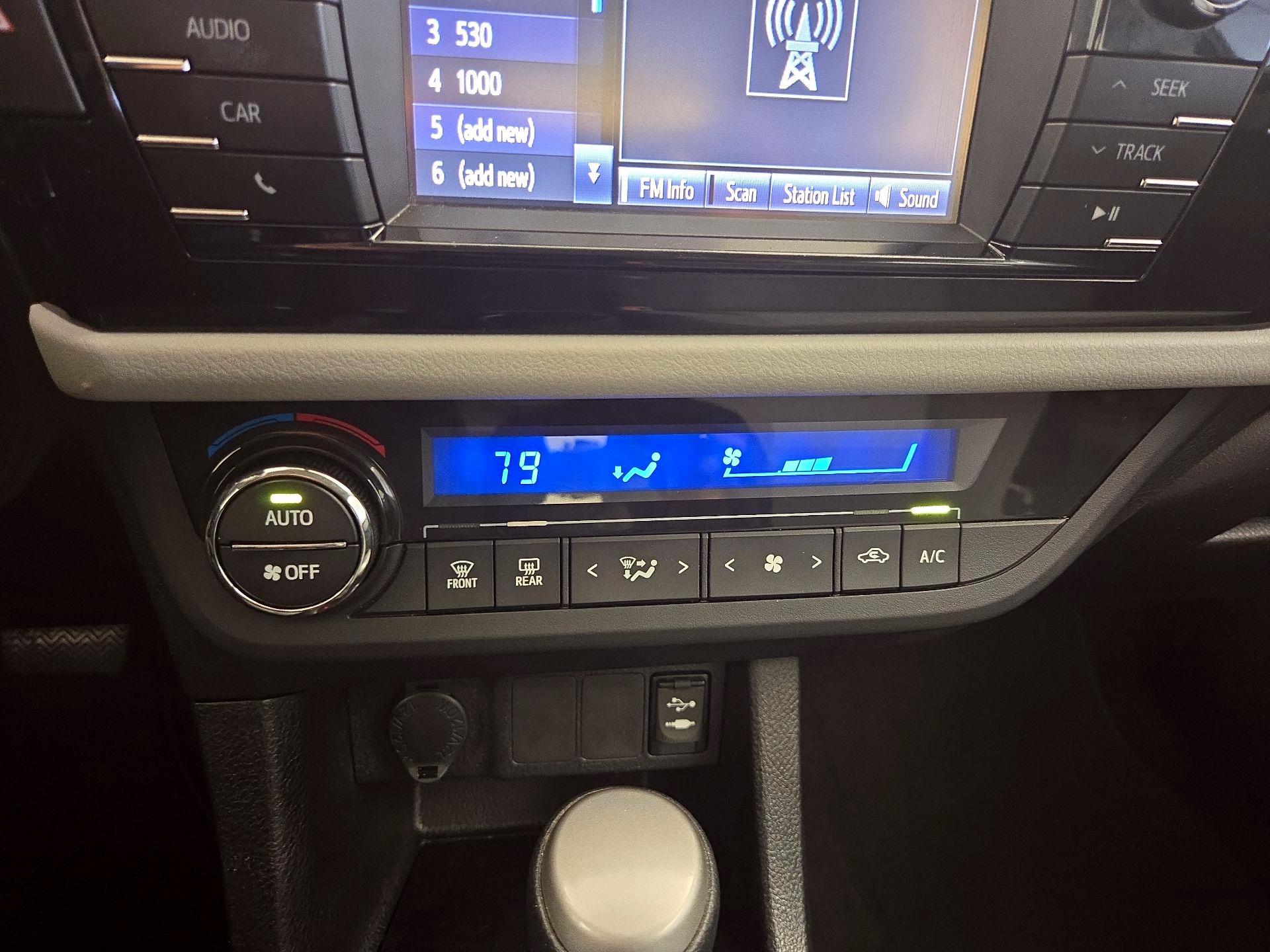 Thumbnail: 2016 Toyota Corolla - 16