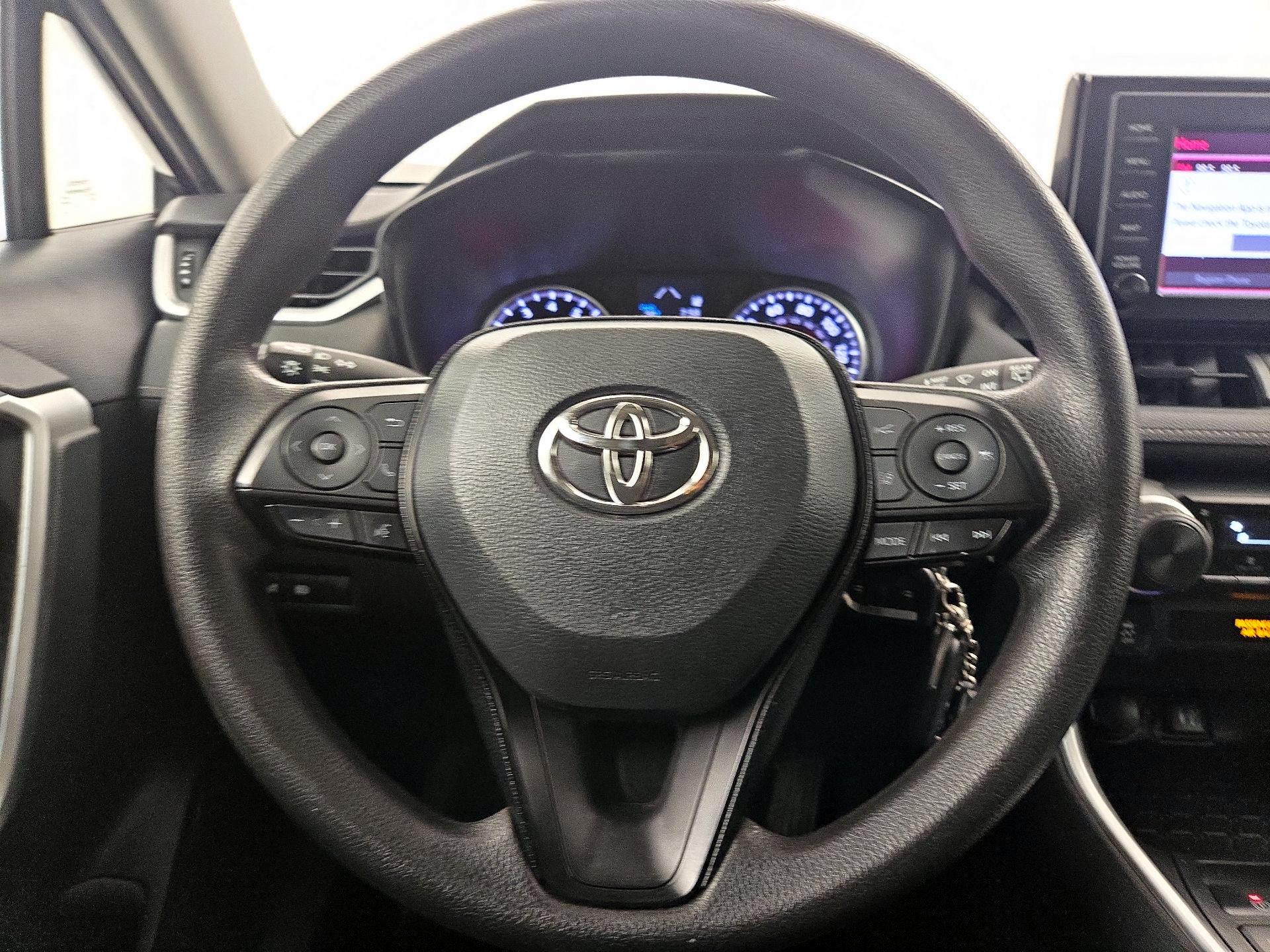 Thumbnail: 2019 Toyota RAV4 - 10
