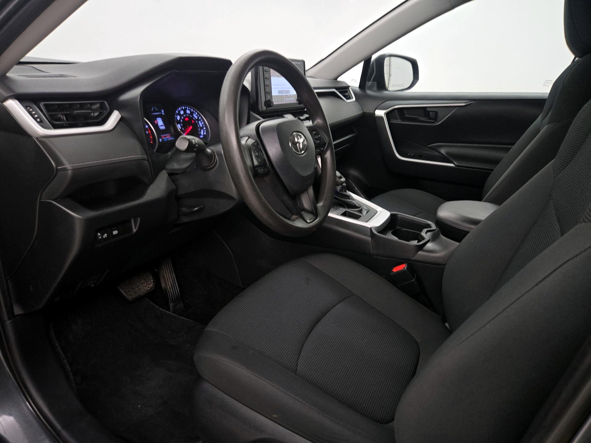 Thumbnail: 2019 Toyota RAV4 - 11