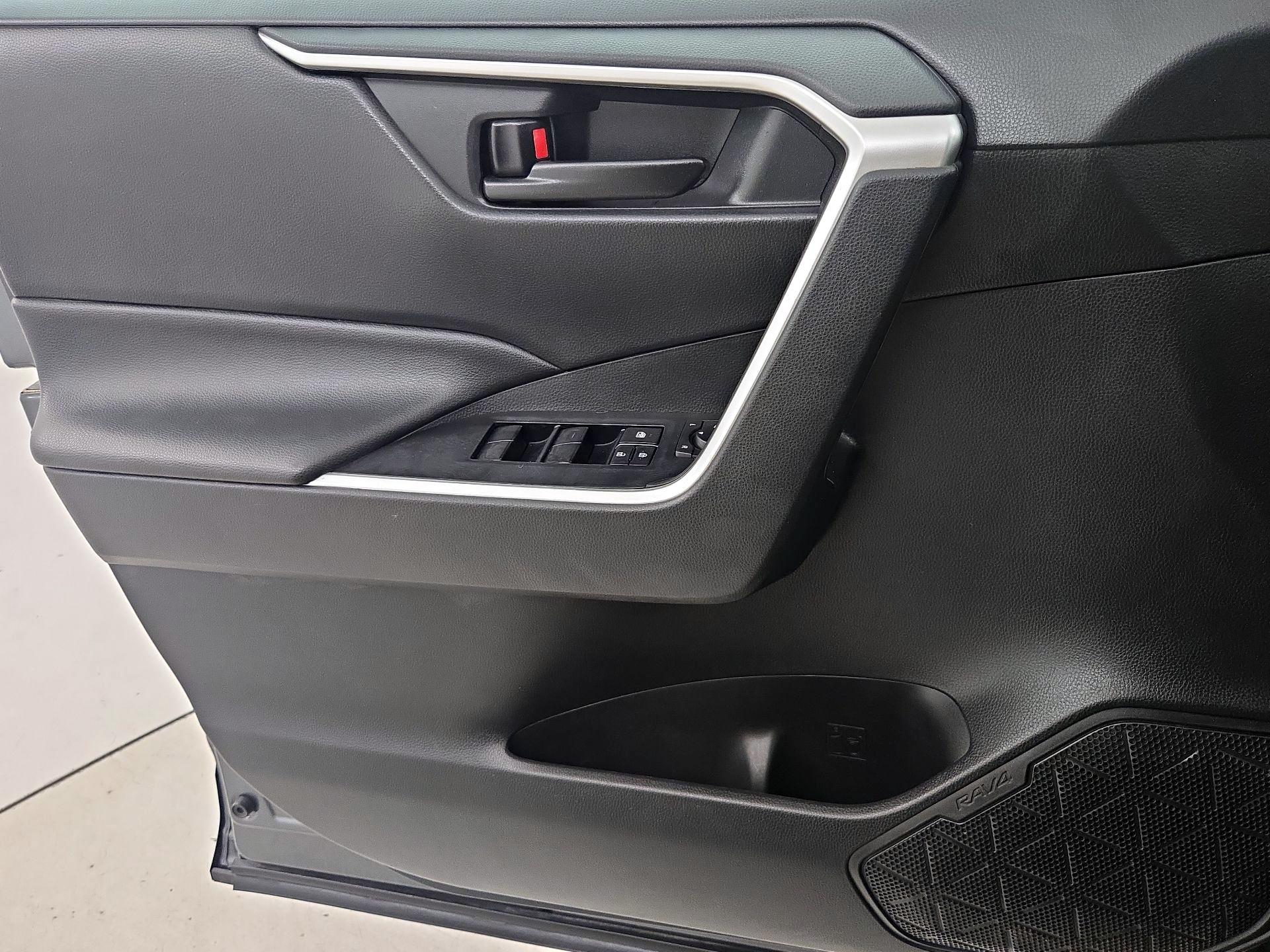 Thumbnail: 2019 Toyota RAV4 - 12