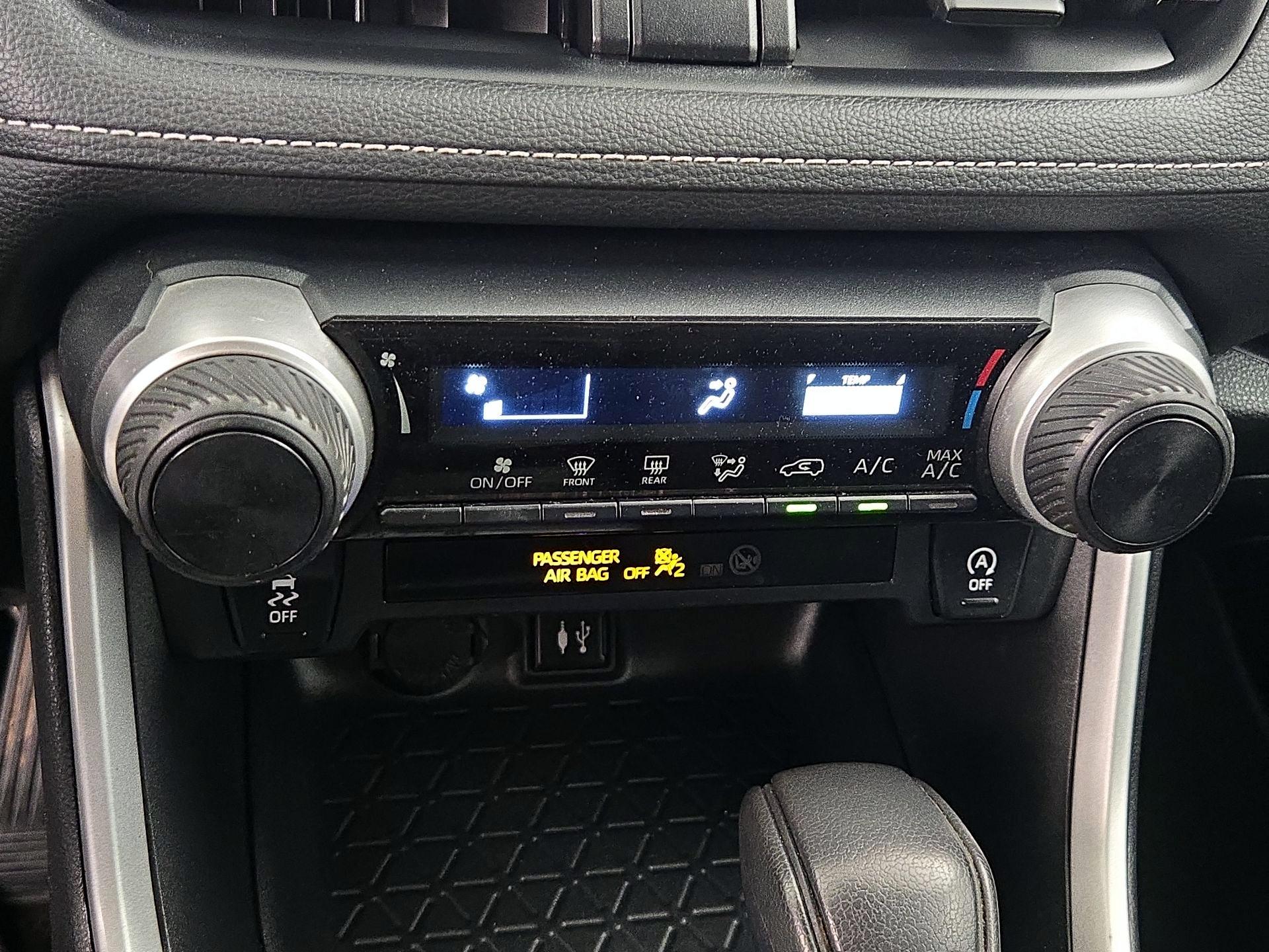 Thumbnail: 2019 Toyota RAV4 - 16