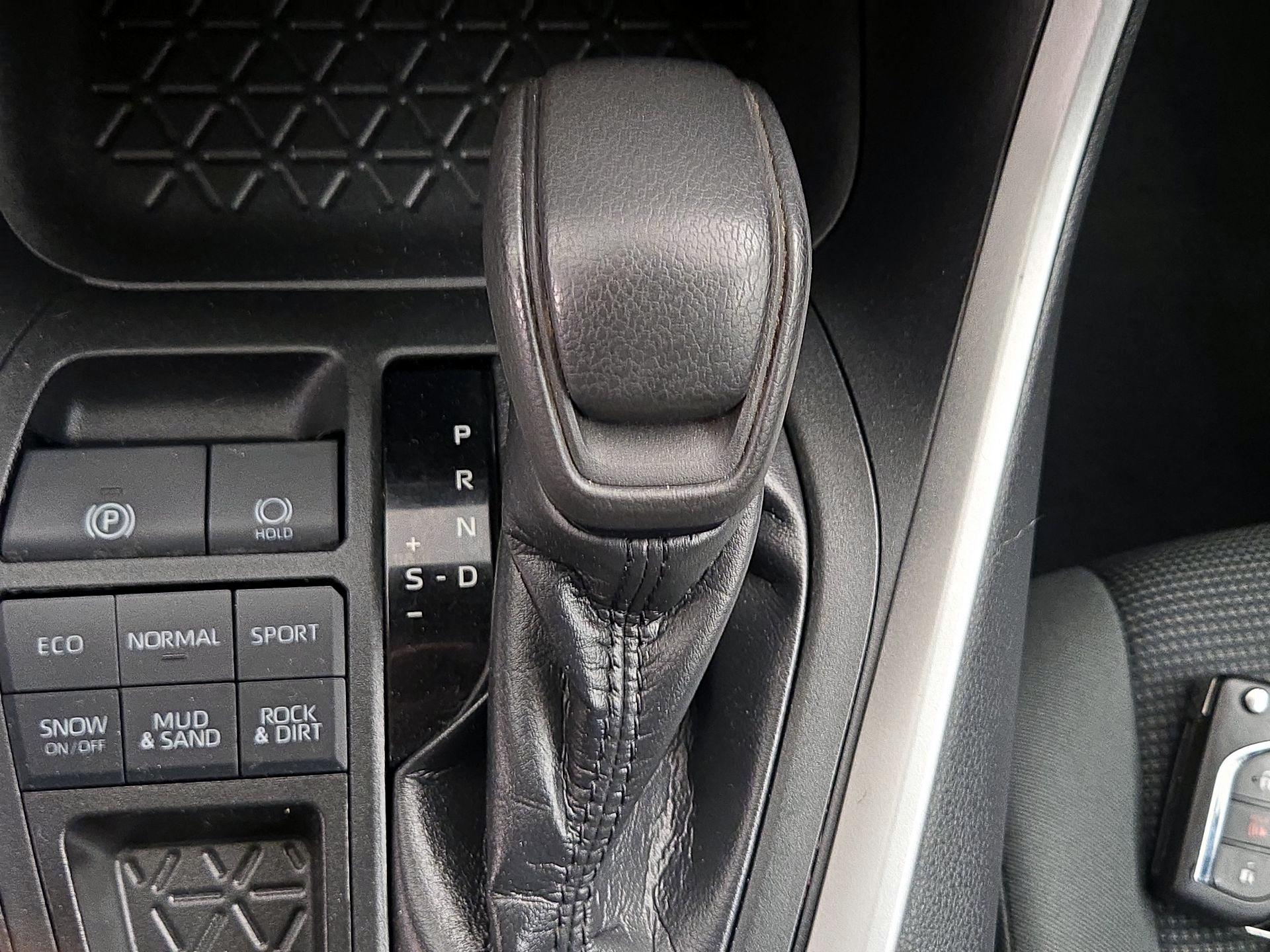 Thumbnail: 2019 Toyota RAV4 - 17