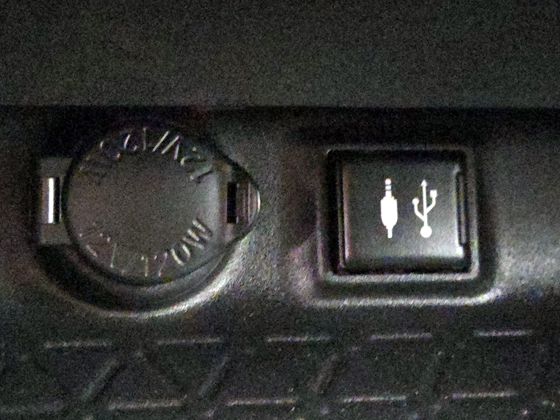 Thumbnail: 2019 Toyota RAV4 - 18