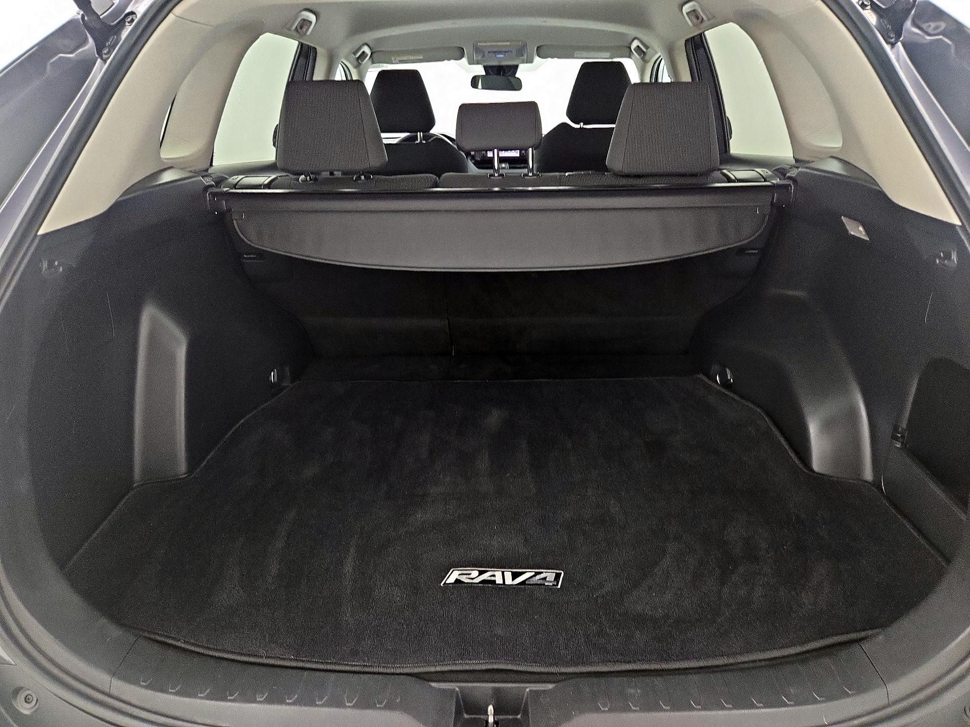 Thumbnail: 2019 Toyota RAV4 - 20