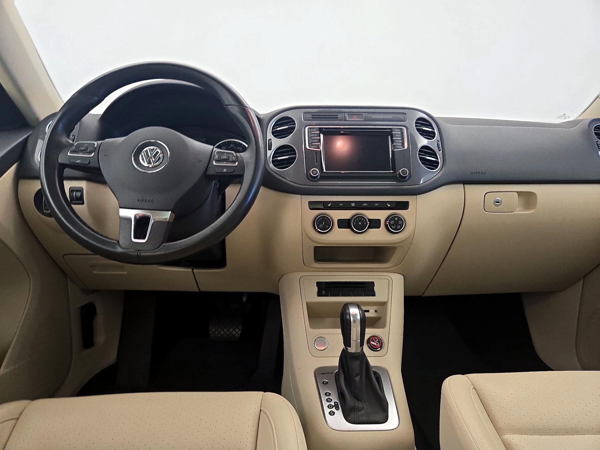 Thumbnail: 2017 Volkswagen Tiguan - 9