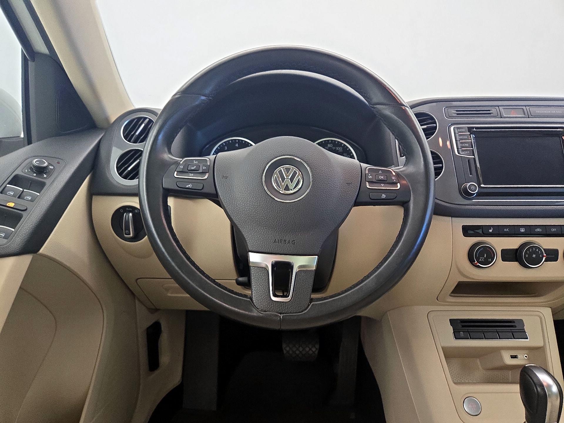 Thumbnail: 2017 Volkswagen Tiguan - 10