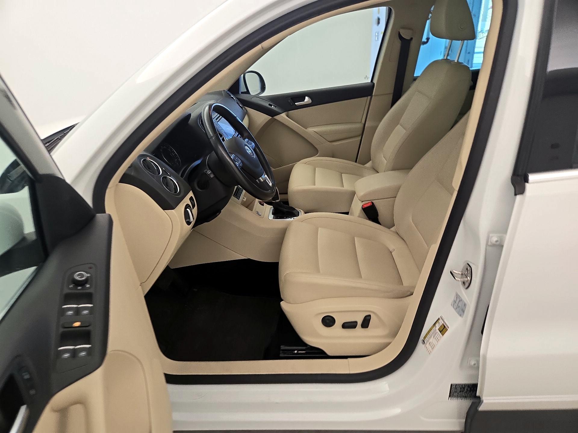 Thumbnail: 2017 Volkswagen Tiguan - 11