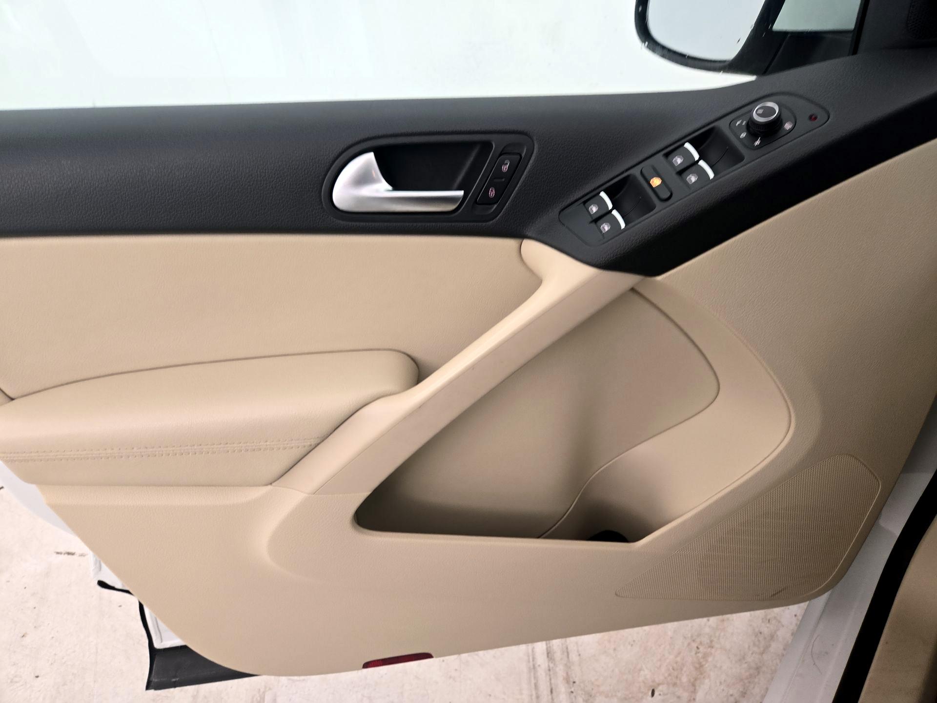 Thumbnail: 2017 Volkswagen Tiguan - 12