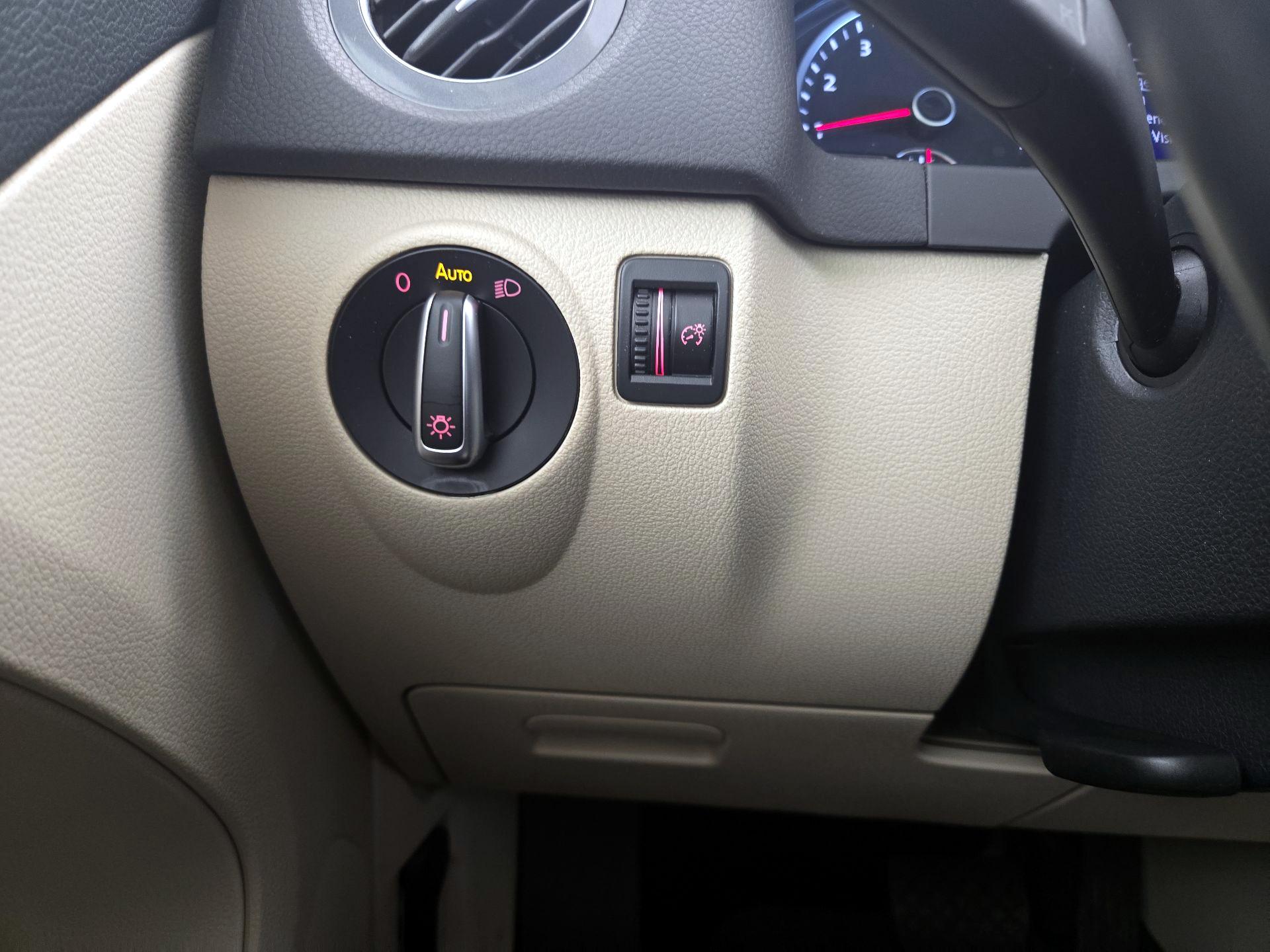 Thumbnail: 2017 Volkswagen Tiguan - 13