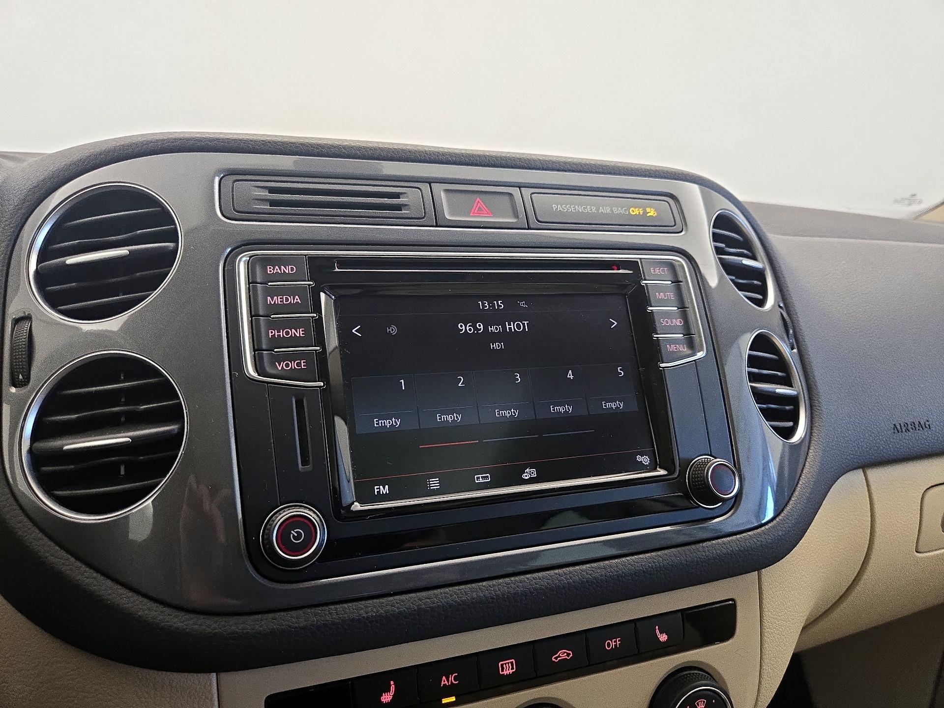 Thumbnail: 2017 Volkswagen Tiguan - 15