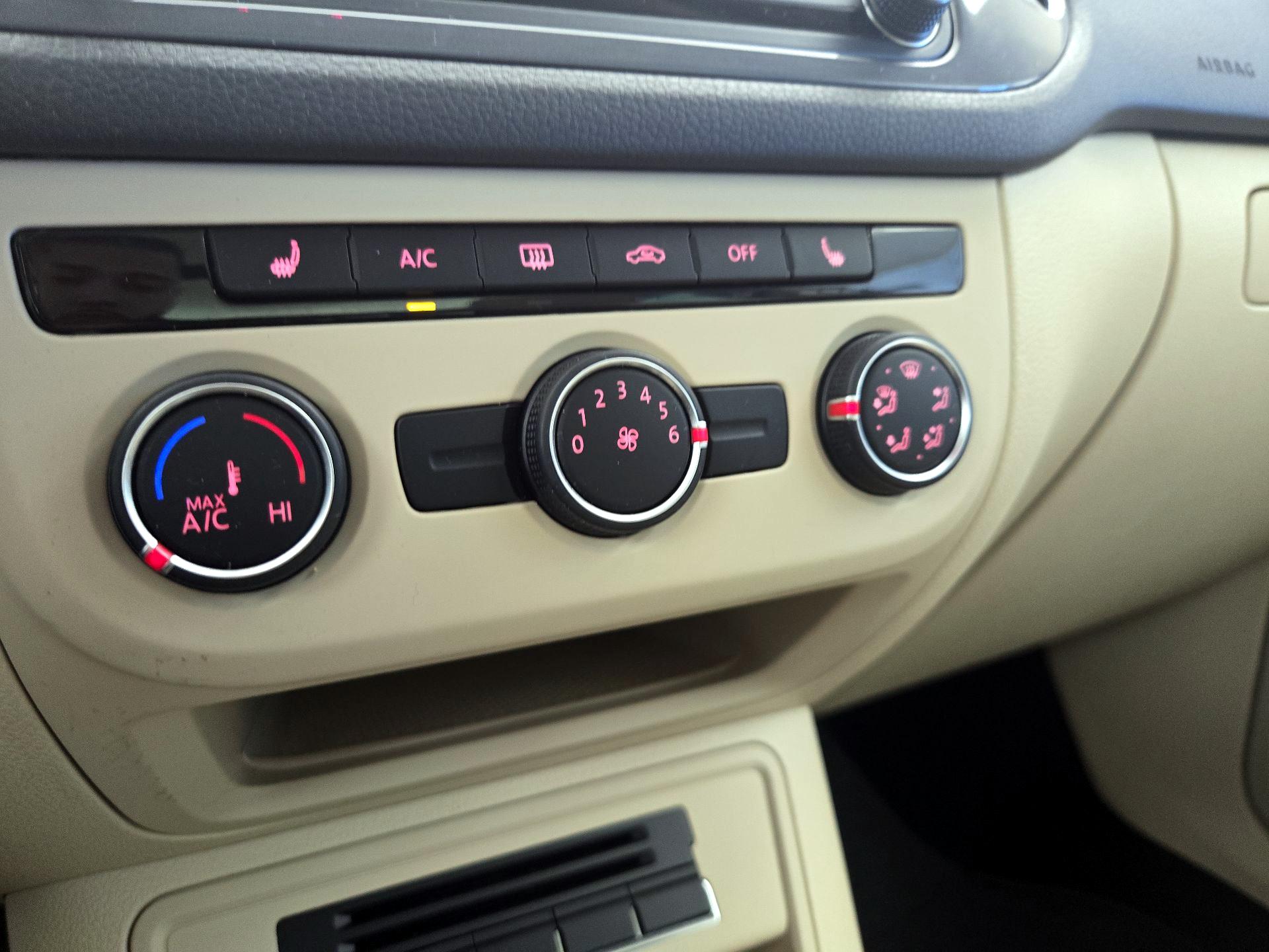 Thumbnail: 2017 Volkswagen Tiguan - 16