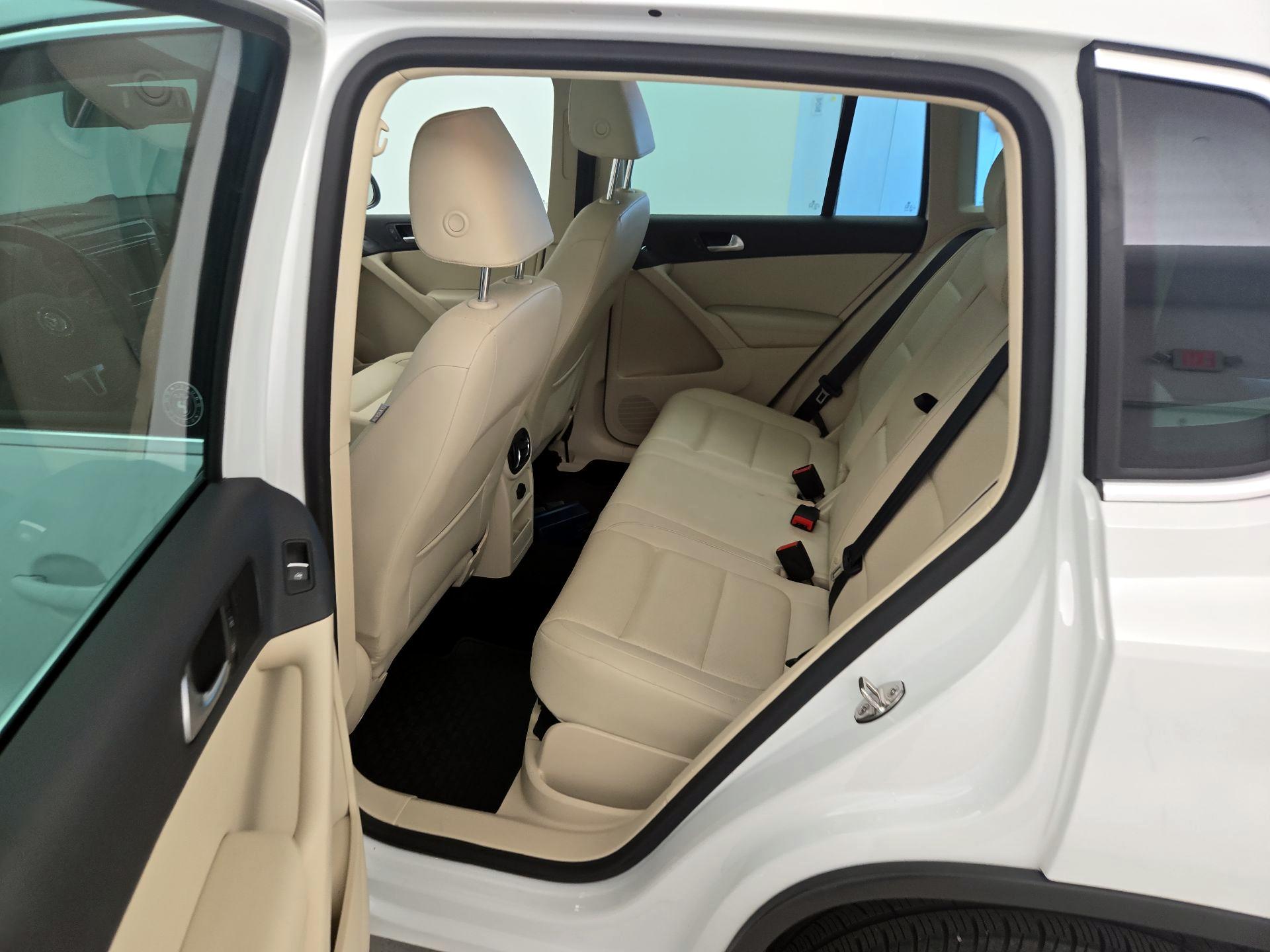 Thumbnail: 2017 Volkswagen Tiguan - 20