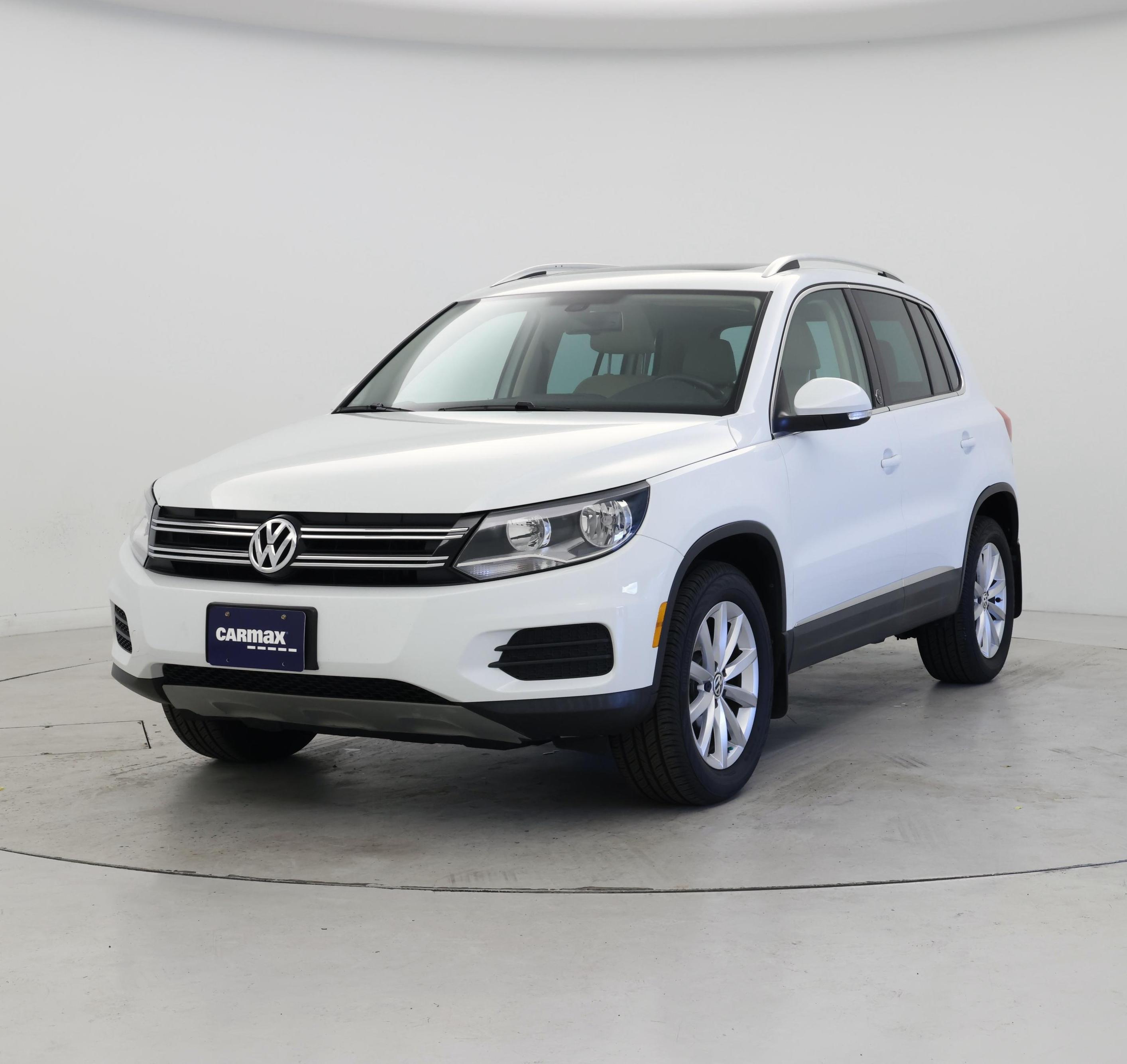 Thumbnail: 2017 Volkswagen Tiguan - 4